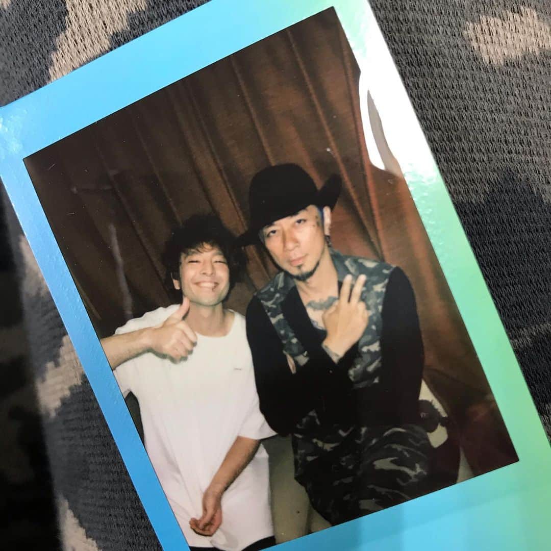 Ju-kenのインスタグラム：「那覇はGalaでAnis,Juon and Iでアコースティックライブ！  満員御礼にて、記念チェキ発売！！ 人生初、チェキ売り🙋‍♂️ #沖縄　#anis #Juon  styling by @bambridge_smackengineer」