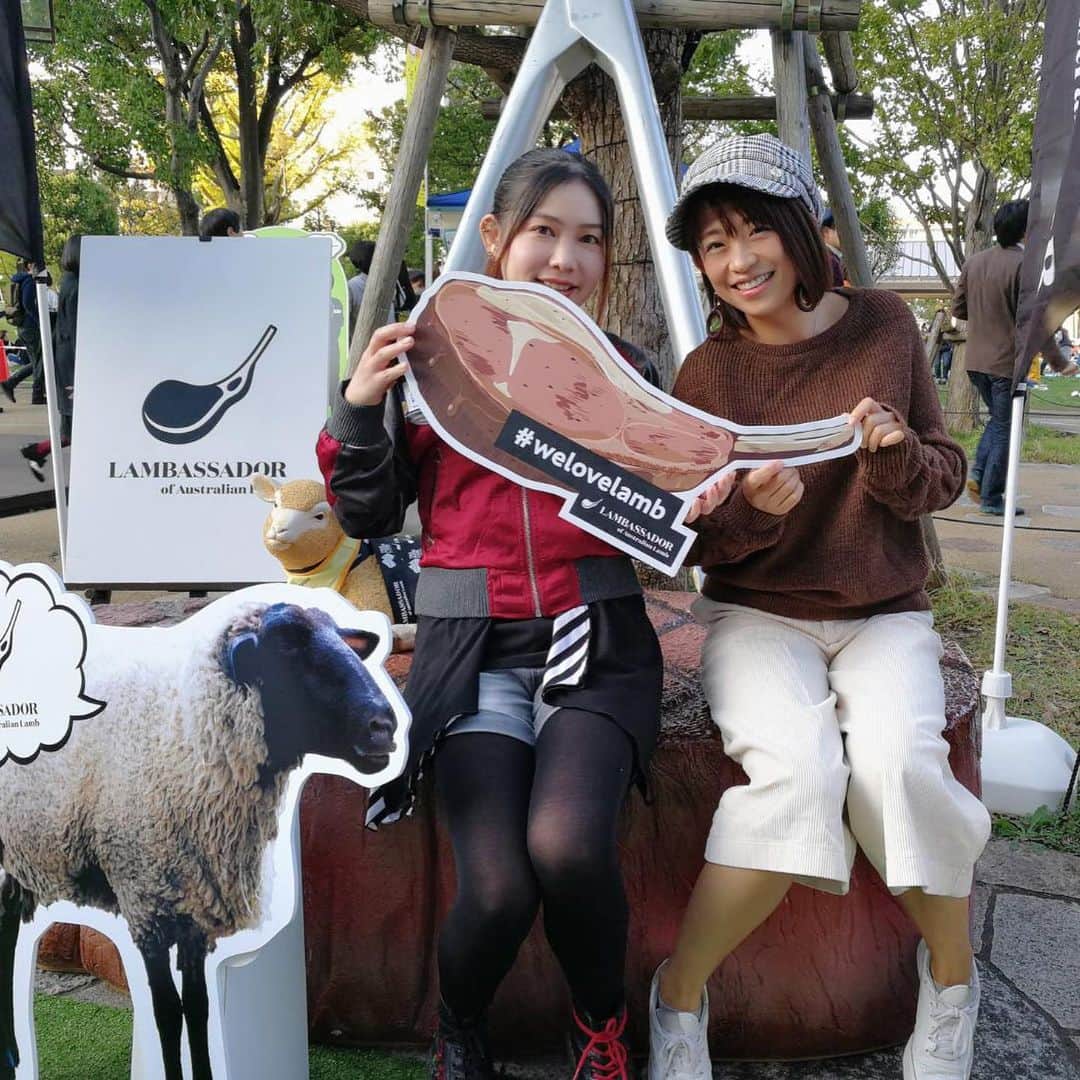 範田紗々さんのインスタグラム写真 - (範田紗々Instagram)「中野で開催されていた羊フェスタ すごいなぁ 羊さんのパネルにオブジェに お肉にトング なかなかの映えスポット(￣▽￣) #羊フェスタ #坂井里会 #範田紗々」11月3日 19時44分 - handa_sasa