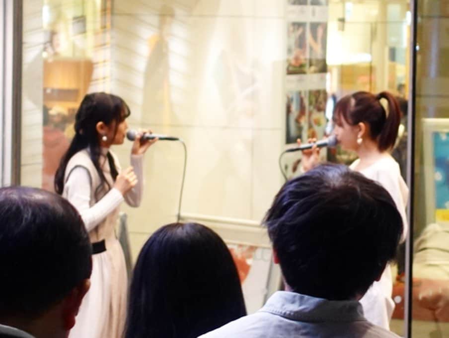 長谷川萌美さんのインスタグラム写真 - (長谷川萌美Instagram)「. . 今回の名古屋リリイベは今日でラストでした！ . お越し下さった方、ご覧くださった方、応援してくださった方もありがとうございました♡！ . HMVイオンモールナゴヤドーム前さんと、タワーレコード名古屋パルコ店さんにて歌わせて頂きました🎤 楽しかったなぁ☺︎♪ . 特典会終わりの最後まで残ってくださった方との写真です。 寒い中ありがとうございました！ ここにはいなくてもご覧くださった方もありがとうございました！ . また名古屋に来ます！！❤️ .  #ビタスイ #名古屋 #遠ラブ #live #リリイベ #愛知 #nagoya #hmvイオンモールナゴヤドーム前店 #タワーレコード名古屋パルコ店 #bittersweet」11月3日 19時42分 - moemi_hasegawa