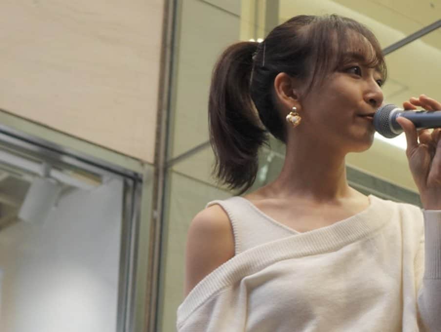 長谷川萌美さんのインスタグラム写真 - (長谷川萌美Instagram)「. . 今回の名古屋リリイベは今日でラストでした！ . お越し下さった方、ご覧くださった方、応援してくださった方もありがとうございました♡！ . HMVイオンモールナゴヤドーム前さんと、タワーレコード名古屋パルコ店さんにて歌わせて頂きました🎤 楽しかったなぁ☺︎♪ . 特典会終わりの最後まで残ってくださった方との写真です。 寒い中ありがとうございました！ ここにはいなくてもご覧くださった方もありがとうございました！ . また名古屋に来ます！！❤️ .  #ビタスイ #名古屋 #遠ラブ #live #リリイベ #愛知 #nagoya #hmvイオンモールナゴヤドーム前店 #タワーレコード名古屋パルコ店 #bittersweet」11月3日 19時42分 - moemi_hasegawa