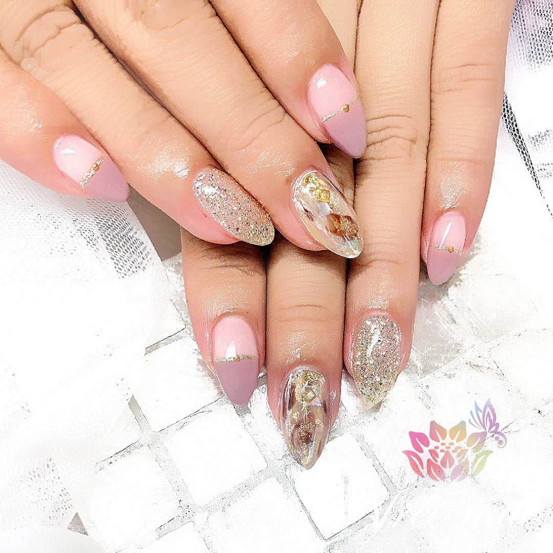 free nail フリーネイルのインスタグラム：「. お客様ネイル💅🏻🎃✨ . レディーピンクネイル💗✨ . モテネイル🥺💗 . ご来店ありがとうございました🙇🏻‍♀️🙇🏻‍♀️🙇🏻‍♀️💗 . #ネイル #フリーネイル #ネイルアート #ジェルネイル #ネイルサロン #大阪ネイルサロン #ネイルデザイン #ネイルチェンジ #ニュアンスネイル #べっ甲ネイル #グリッターネイル #キラキラネイル #ピンクネイル #デザインネイル #シンプルネイル #トレンドネイル #美爪ネイル #秋ネイル #美甲 #日式美甲 #日式美甲胶  #日本美甲师 #日本美甲老师  #美甲上课 #日本胶 #autumnnails #nailsart #nailsdid #newnails #freenail」