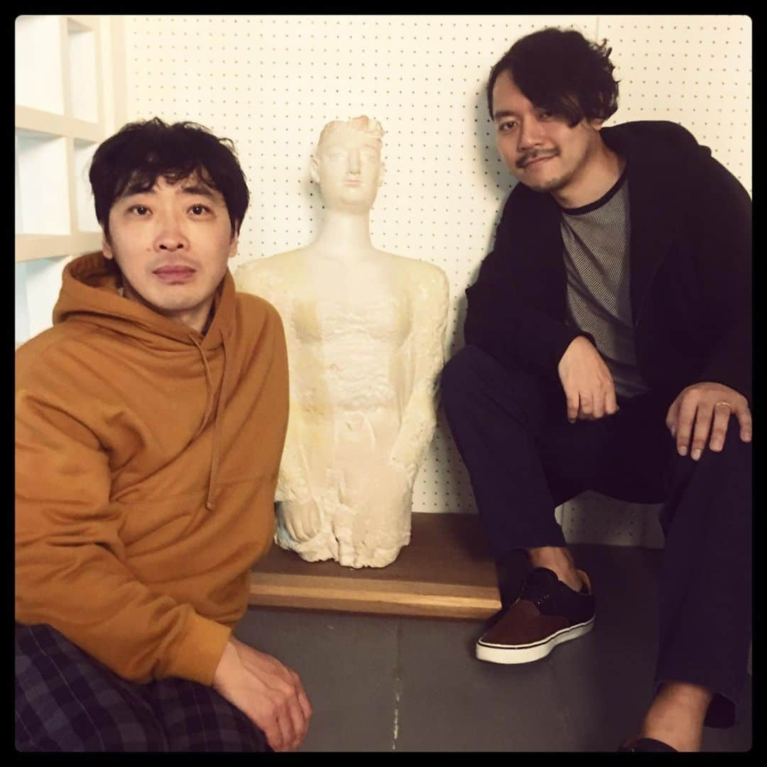 堂島孝平さんのインスタグラム写真 - (堂島孝平Instagram)「SOLOツアーが始まりました。本日は2本目・宇都宮公演。ゲストで来てくれたsugarbeansくんと。つくづく頼りになる男です。とても楽しかったー！#秋昧」11月3日 20時06分 - dojima_kohei