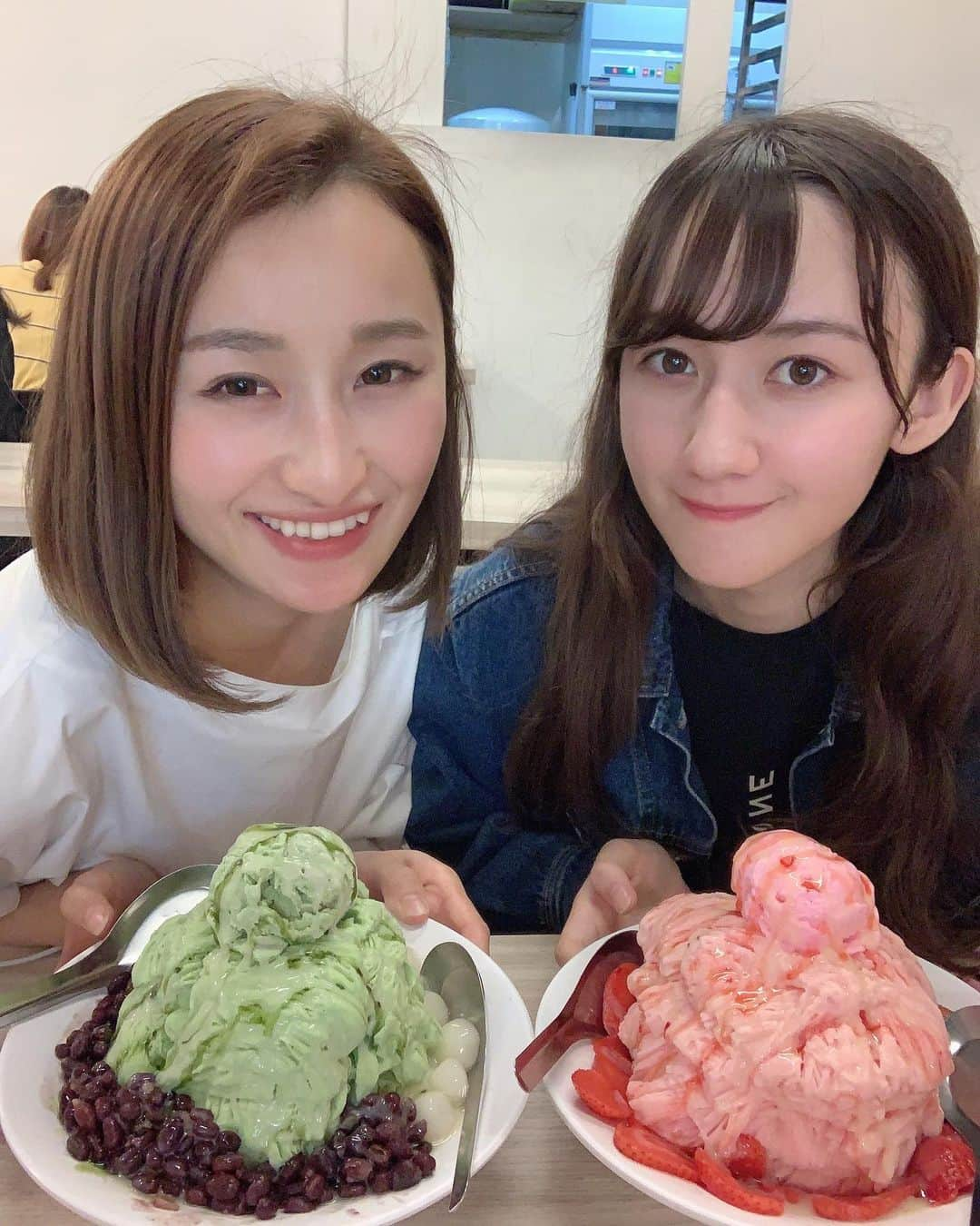 西野沙瑛さんのインスタグラム写真 - (西野沙瑛Instagram)「- - かき氷🍧大きすぎる！ たくさんたべたー✨ 動画撮るパパとママが面白すぎた😂 - - #ゴルフ女子 #ゴルフ男子 #ゴルフコーデ #スポーツ女子  #ゴルフウェア #スポーツ #golf #台湾 #家族旅行 #旅ジョ #海外旅行 #rimowa #空港 #台湾旅行 #台湾 #夜市 #かき氷 #食レポ」11月3日 20時19分 - sae_golf