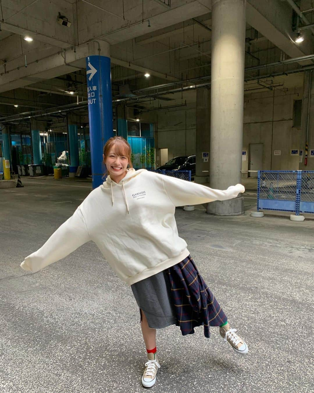 小嶋花梨さんのインスタグラム写真 - (小嶋花梨Instagram)「パーカー女子好きな人〜🙋🏻‍♀️﻿ ﻿ ﻿ ﻿ ﻿ ﻿ ﻿ ﻿ ﻿  #ANDGEEBEE のポップアップに行って、ゲットしたばかりのパーカー！可愛いいいいいいい﻿ ﻿ 今年の冬たくさん着るぞ〜🦊❤️﻿ ﻿ ﻿ ﻿ スカートは #RODEOCROWNS ﻿ チェックのシャツがついててきゃわわです🤧﻿ ﻿ ﻿ ﻿ ﻿ #ootd #パーカー女子 #CONVERSE #握手会 #NMB48﻿ ﻿ ﻿ ﻿ ﻿ ﻿ ﻿ ﻿ ﻿ ﻿ ﻿」11月3日 20時20分 - nmb_kojima_48