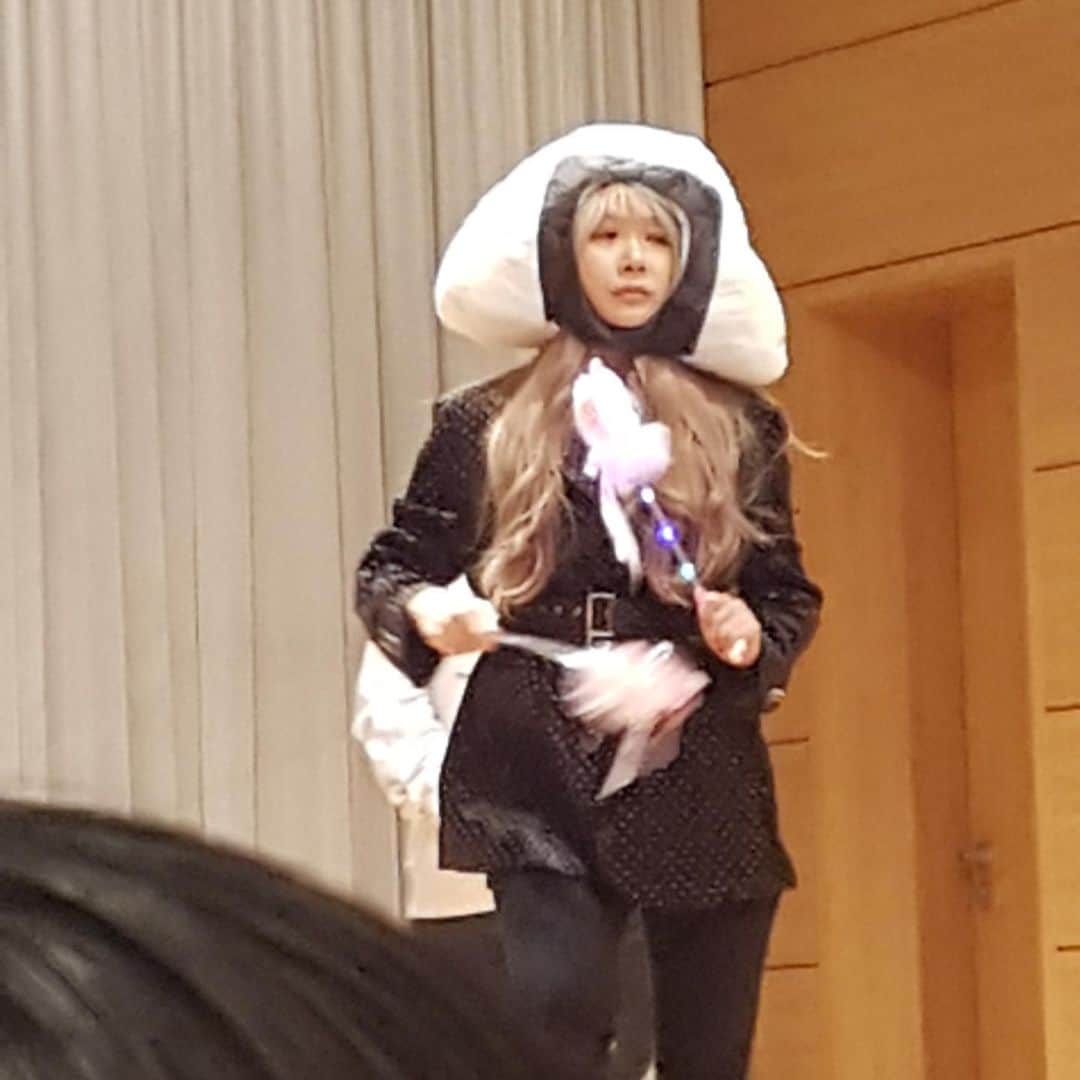 ジェアのインスタグラム：「나 누군가 ... 또 여긴 어딘가 👀」