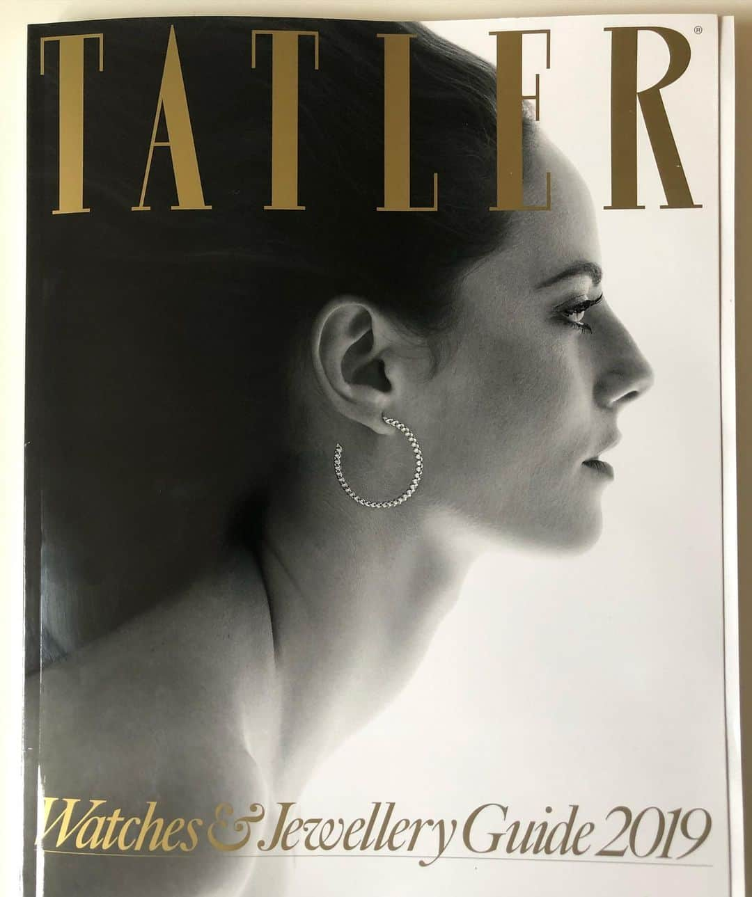 カヤ・スコデラリオさんのインスタグラム写真 - (カヤ・スコデラリオInstagram)「Thank you @tatlermagazine for having me on the cover of this months Watch & jewellery guide magazine. Finally feeling like my giraffe neck that I was teased so much for at school has come in useful 🦒  Wearing @cartier Make up by @ladydaymakeup 💛」11月3日 20時41分 - kayascods