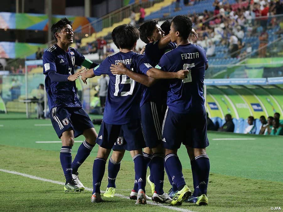 日本サッカー協会さんのインスタグラム写真 - (日本サッカー協会Instagram)「📸Match photos②｜#U17日本代表 は11月2日(土)、FIFA U-17ワールドカップブラジル2019の第3戦でU-17セネガル代表と対戦しました。日本は後半の西川潤選手の得点により1-0の勝利を収め、グループD首位でラウンド16進出を決めました。 ・ 🏆FIFA U-17ワールドカップブラジル2019 🇯🇵U-17日本代表 1-0 U-17セネガル🇸🇳 ⚽83' 西川潤 📅11/3(日) 8:00KO 📍Estadio Kleber Andrade ・ GK 1 #鈴木彩艶 （#浦和レッズユース ） DF 2 #鈴木海音（#ジュビロ磐田U18 ） 3 #半田陸（#モンテディオ山形ユース ） 4 #中野伸哉（#サガン鳥栖U18 ） →65' FW 10 #西川潤（#桐光学園高 ） 15 #村上陽介 （#大宮アルディージャU18 ） 18 #角昂志郎 （#ＦＣ東京U18 ） MF 14 #中野桂太 （#京都サンガＦＣU18 ) 17 #田中聡 （#湘南ベルマーレU18 ） →29 ' MF 6 #藤田譲瑠チマ （#東京ヴェルディユース ） 16 #山内翔 （#ヴィッセル神戸U18 ） 19 #田村蒼生 （#柏レイソルU18 ） FW 11 #唐山翔自 （#ガンバ大阪ユース ） →81' FW 9 #若月大和（#桐生第一高 ） ・ 監督　森山佳郎 ・ 🏆FIFA U-17ワールドカップブラジル2019 グループＤ 📅10/28(月) 8:00KO 3-0 U-17オランダ🇳🇱 📅10/31(木) 8:00KO 0-0 U-17アメリカ🇺🇸 📅11/3(日) 8:00KO 1-0 U-17セネガル🇸🇳 ラウンド16 📅11/7（木）4:30KO vs グループB/E/Fの3位 ※すべて日本時間 ・ 📺J SPORTS／BSフジ 👉大会情報はJFA.jpへ #U17WC」11月3日 20時43分 - japanfootballassociation