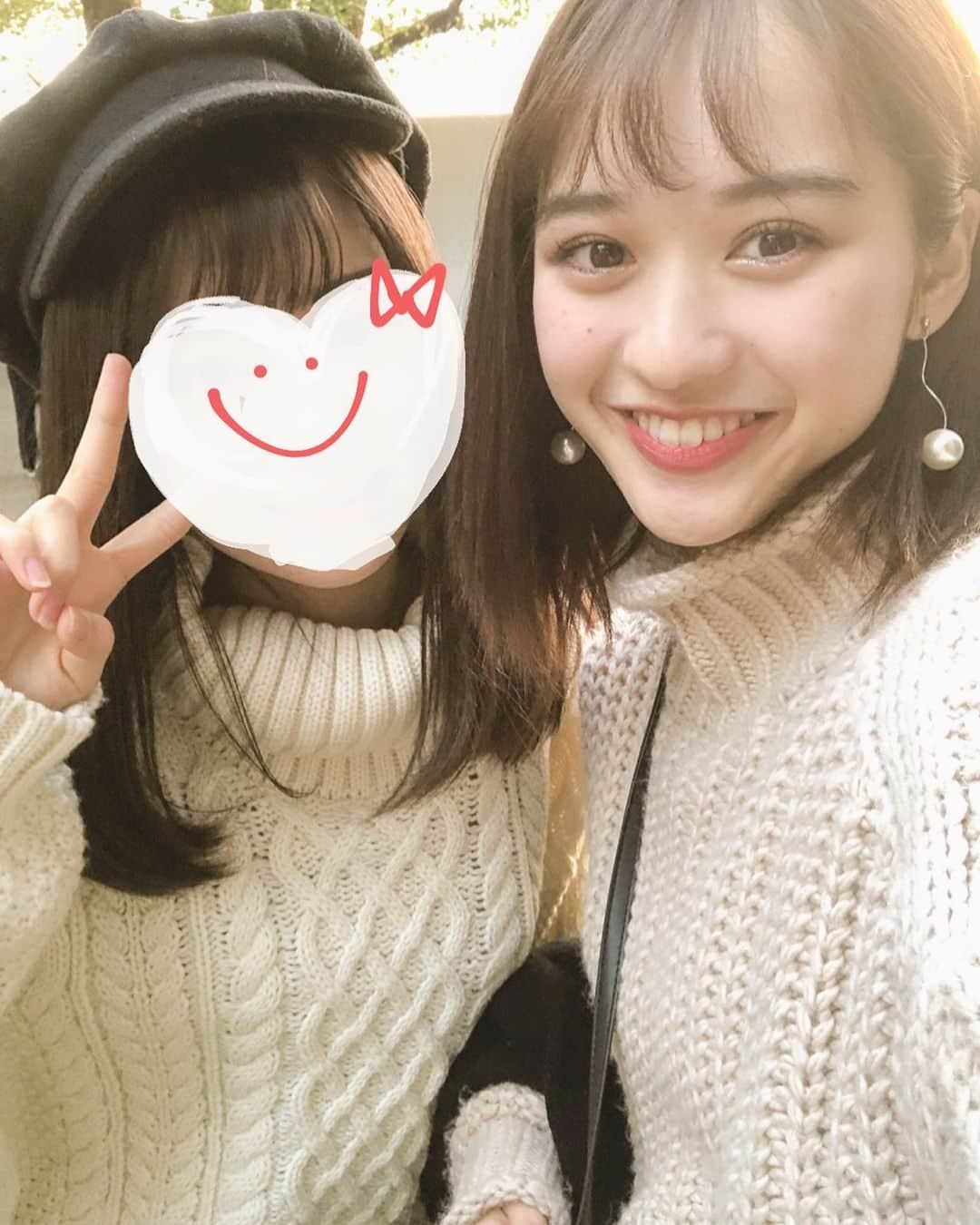 仲谷香春のインスタグラム：「ゆるっとニットに大きめのゆらゆらピアス👑 このニット形が好きでお気に入りなの〜 ちゃんと写真撮ったらまた載せるね笑 ニットはH&M、ピアスはlatticeですん💟」