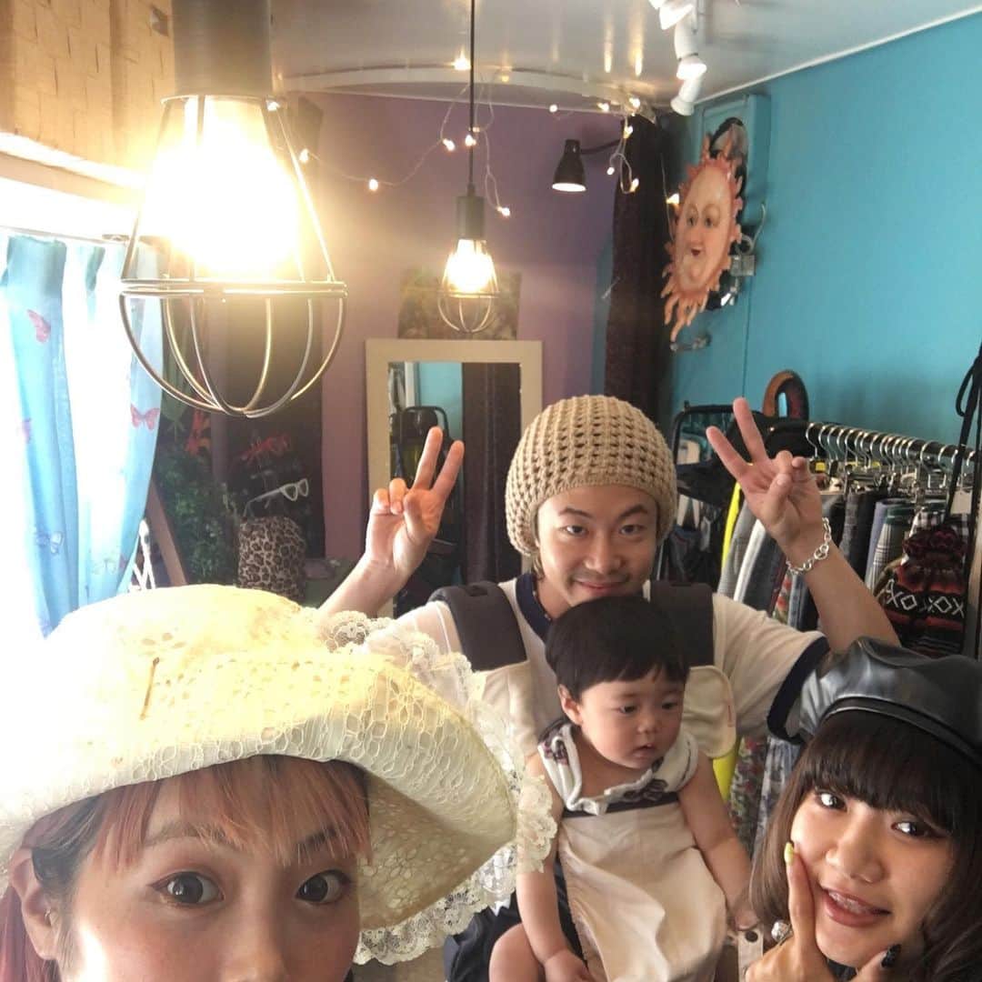 Momoさんのインスタグラム写真 - (MomoInstagram)「念願の @the_heres2lyfe にやっと行けた〜🦋ぐっぴーのお店🔮🍀 こじんまりしたお店なんだけど、ぐっぴー要素がぎゅぎゅっと詰まってて、、ちょっとパワースポット的な雰囲気もあって、はじめて来たけど初めてな感じしない不思議なお店だったなぁ。あ、古着とセレクトの洋服やアクセサリーが置いてあります😊 牧志駅のすぐ下にあるよー！ 沖縄へ行くみなさま、国際通りに行くついでに是非！ ㅤㅤㅤㅤㅤㅤㅤㅤㅤㅤ 今回の宮古&那覇の旅は全日程、ぐっぴーに会えて毎日Happyだったよ🍀 また、すぐにね💖 ㅤㅤㅤㅤㅤㅤㅤㅤㅤㅤ  #okinawa #naha #vintageshop #the_heres2lyfe  #沖縄 #牧志 #沖縄古着屋 #沖縄セレクトショップ」11月3日 21時12分 - m_o_m_o_e