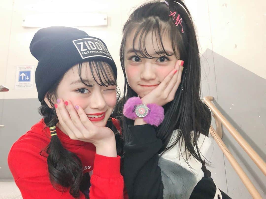 ニコ☆プチのインスタグラム：「🙏🏻💓✨ ジディーイベント in イオンモール福岡 ありがとうございました🥰‼︎ トークショーではルキがカラオケでよく歌う曲の ワンコーラスを歌ってくれて大盛り上がり🤭🎶‼︎ ユナは地元・福岡でのイベントということで、 朝からずっとニコニコとうれしそうだったよ💘 . . ルキユナおふしょ祭りどうぞ💝 #イオンモール福岡  #ジディー  #関谷瑠紀  #高比良由菜」