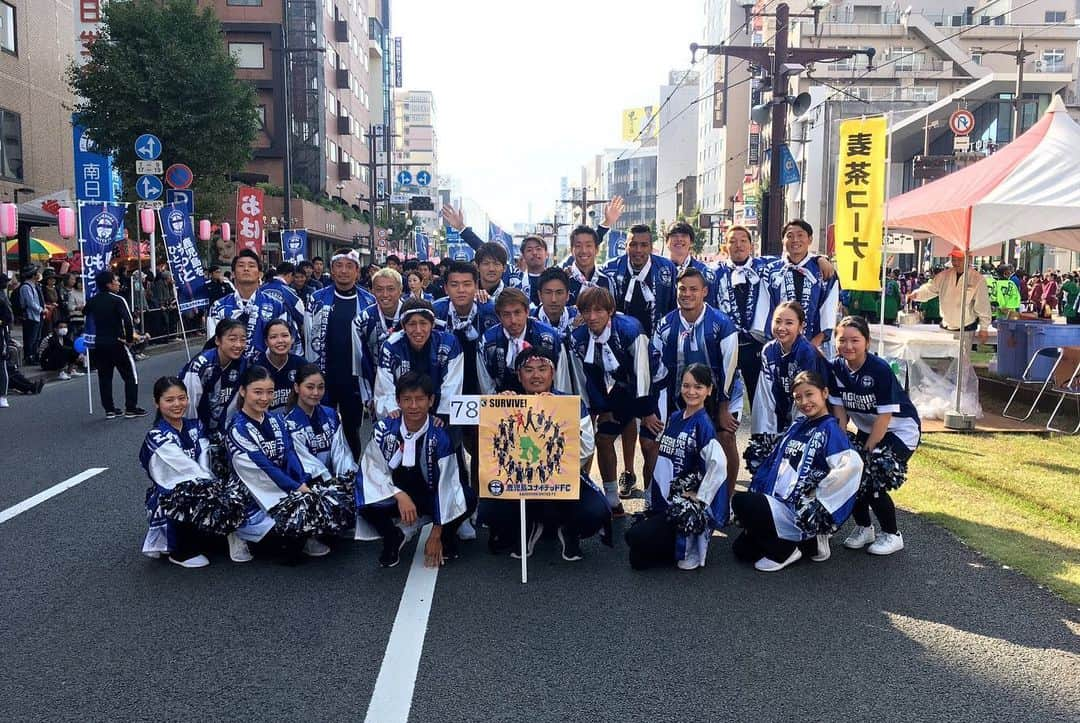 堤俊輔さんのインスタグラム写真 - (堤俊輔Instagram)「おはら祭り😝✨ 初めて参加させてもらいました✨　たくさんの人達と踊れて楽しかったー❗️ みんないい顔してるね😋🤙🏾 #サッカー  #Jリーグ  #鹿児島ユナイテッドFC #鹿児島 #soccer  #jleague  #kagoshimaunitedfc #kagoshima #堤俊輔  #ツツスタグラム  #チェストー！ #勝手に鹿児島大使 #おはら祭り #楽しかった」11月3日 21時27分 - shunsuketsutsumi.19