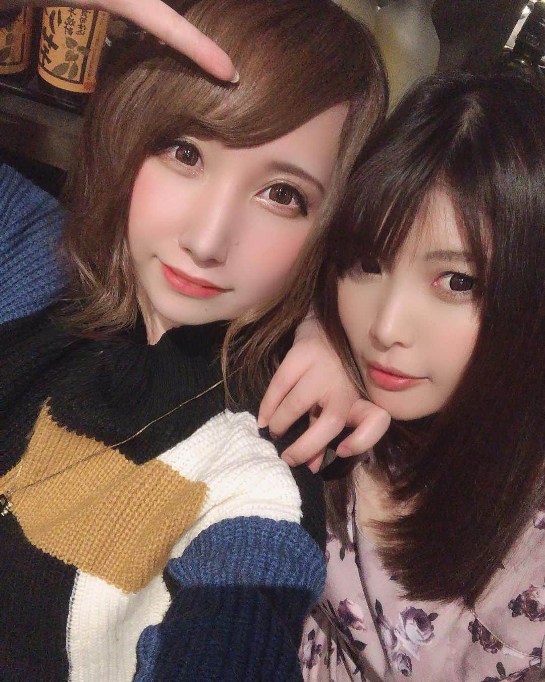 愛原れのさんのインスタグラム写真 - (愛原れのInstagram)「なっちゃん💓新村氏と初めてプライベートで飲んだ( ◜ω◝ )🍻❤ めっちゃ楽しくて調子こいて昼近くまで飲んだもんだから酒抜けなくて死ぬかと思ったけど幸せな休日過ごせたから結果おっけー🙆‍♀️💖 2人共ありがとうだいすき🐰💋 ＊ ＊ ＊ #初飲み #愛原れの #三島奈津子 #新村あかり #二日酔いで死にかけた😇 #楽しかった時間の代償がデカすぎ問題 #渋谷 #新宿 #はしご酒 #2人共だいすきらびゅ💋」11月18日 17時11分 - reno_aihara