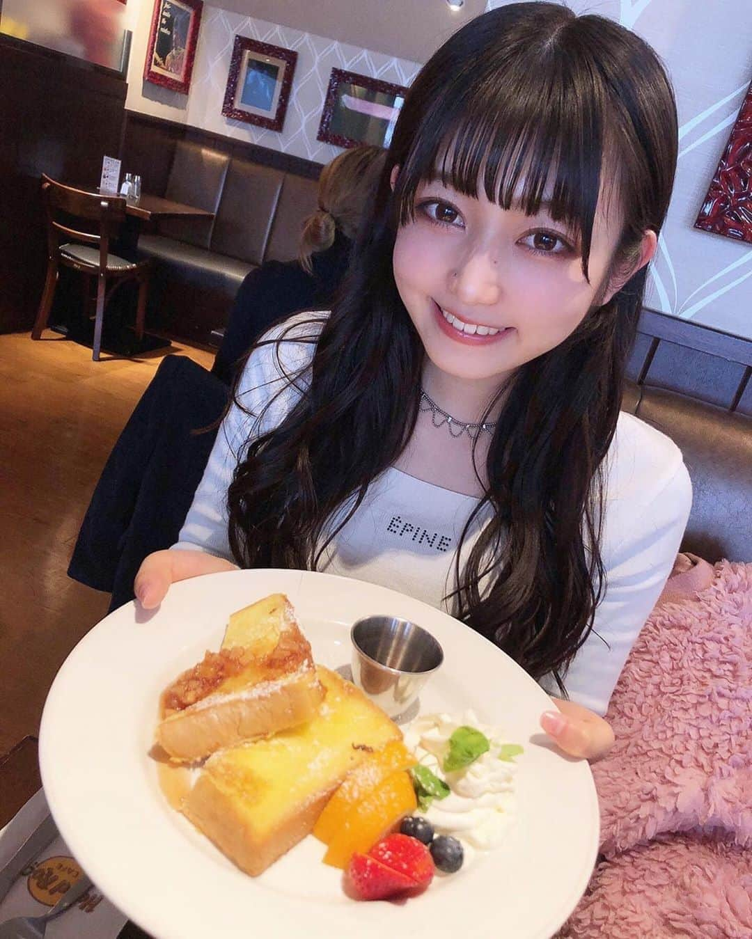 上野りみのインスタグラム：「一緒にグッドモーニングしますか??🥞🍳🍓🍟🥝🧁🍇」