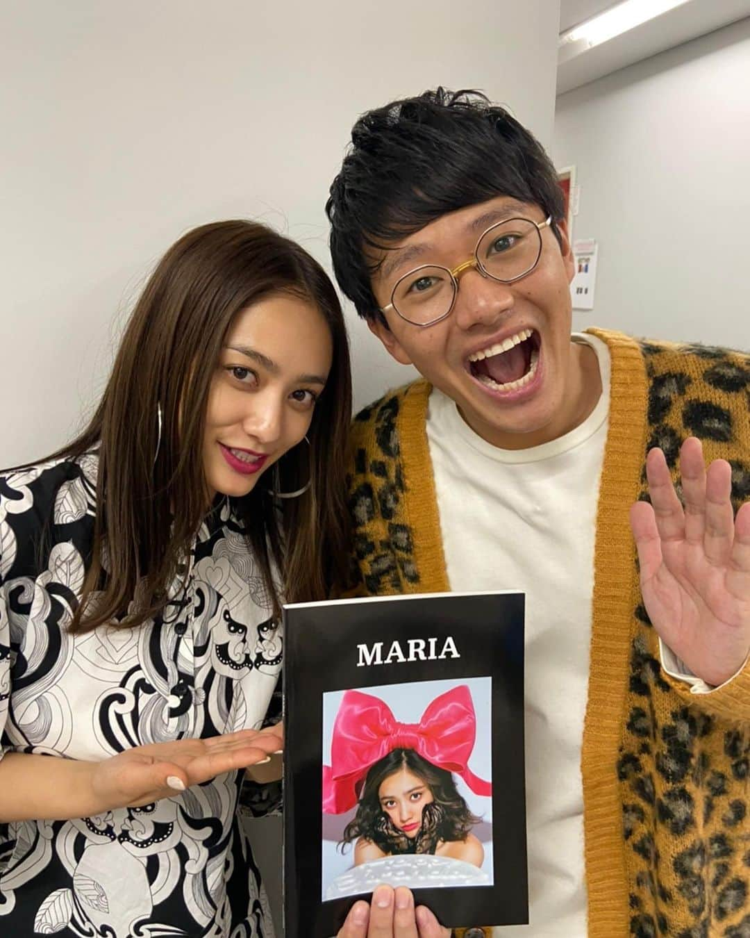 亜生さんのインスタグラム写真 - (亜生Instagram)「谷ちゃんに写真集もらった！ その名も「MARIA」！ ファースト写真集よ！ #気さく女子 #いつもおしゃべりしてくれる #ええ子 #そんな彼女の写真集 #ナチュラルまりあも #イケイケまりあも #全部見れちゃうのがこの本！ #これは買いね！！ #谷ちゃんありがとう」11月18日 16時01分 - aseihurricane