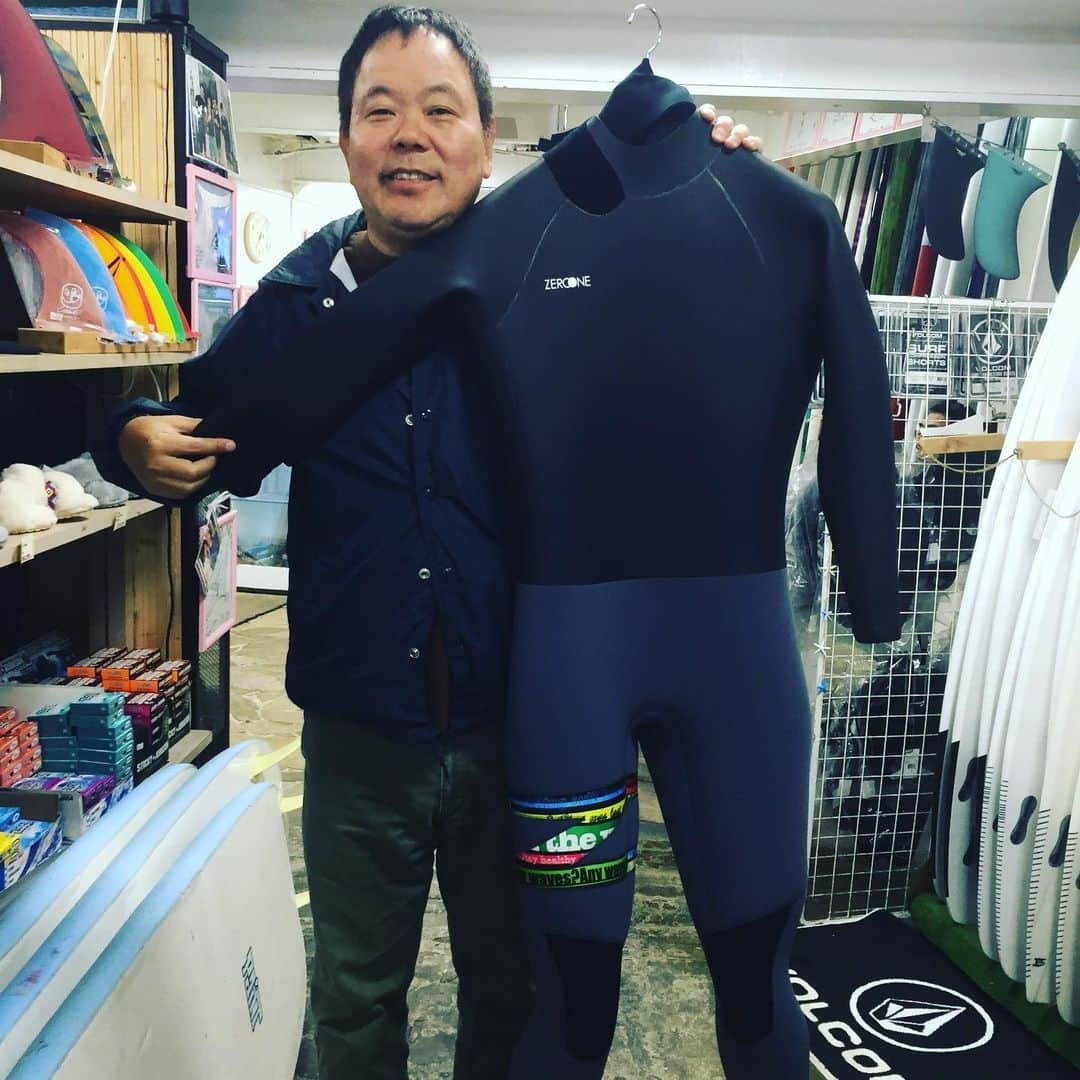 ほんこんさんのインスタグラム写真 - (ほんこんInstagram)「zeroonewetsuits  セミドライ 新作出来上がった👌 #zeroonewetsuits  #オーダー #セミドライ #ロングボードサーフィン  #ロングボード #サーフィン #ニューウエット最高  #ニューウエット #コーストライン #ほんこん」11月18日 16時04分 - hongkong2015_4_9