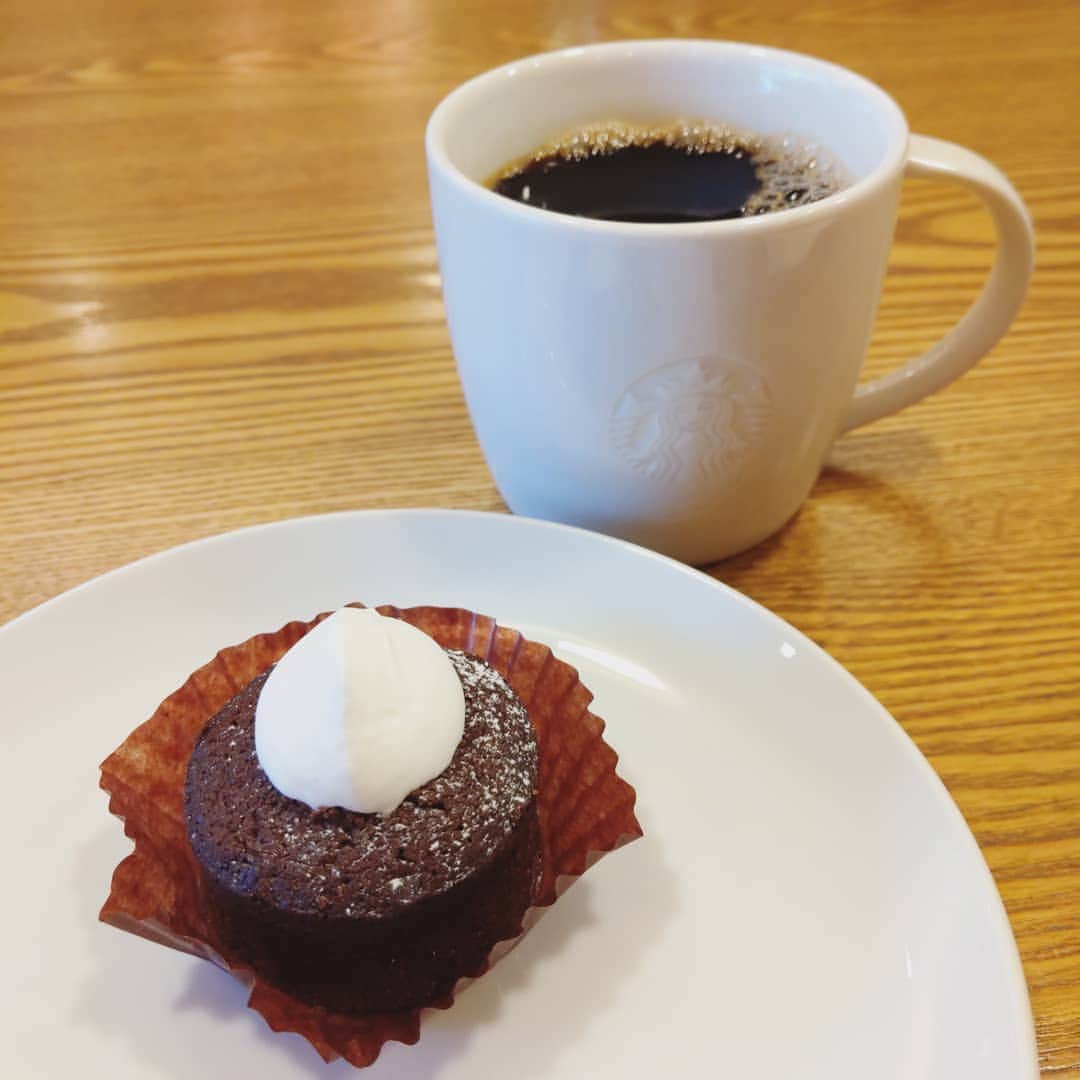 吉村美樹さんのインスタグラム写真 - (吉村美樹Instagram)「コーヒー、美味しい。クリスマスブレンドでした🎄♥ #コーヒー #コーヒーブレイク #クリスマスブレンド #ほっこり #🎄」11月18日 16時08分 - yoshimuramiki0911