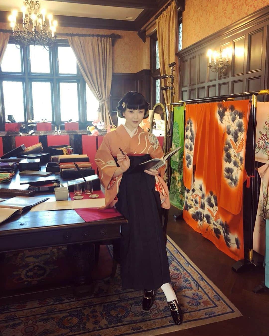 Young Juvenile Youthのインスタグラム：「Hotel Vivierにてお待ちしております。 #呉服屋のデザイナー #大正時代へタイムスリップ @rogervivier 私が着てるのも、ここにある全ての着物はYuliaプロデュース♥️ @mademoiselle_yulia」