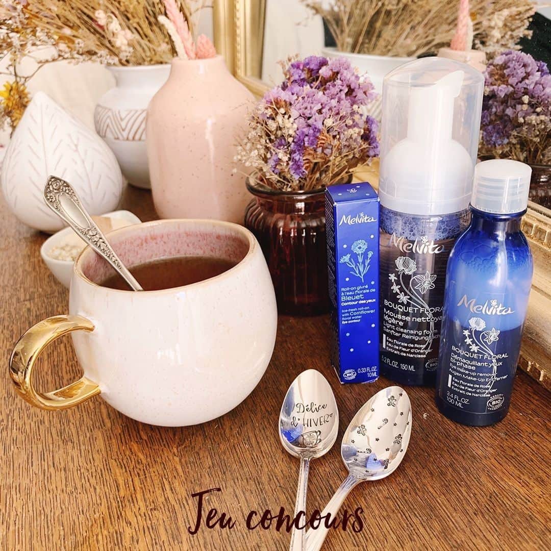 Melvita Officialのインスタグラム：「🍀 [JEU CONCOURS TERMINÉ] 🍀 ⠀ Cette semaine, nous nous associons avec Les Petites Cuillères de Juliette. Fan de cuisine et gourmande, Juliette adore graver à la main de jolies cuillères vintage personnalisées 🥄, pour commencer une journée dans la bonne humeur.⠀ A cette occasion, nous vous proposons de remporter 1 superbe lot composé de 2 jolies cuillères et de 3 soins de la Gamme Bouquet Floral pour un matin tout en douceur 🙋‍. ⠀ ⠀ Pour participer rien de plus simple : ⠀ - Abonnez-vous à notre compte @melvitaofficial et à @lespetitescuilleresdejuliette⠀ - Taguez 2 ami(e)s en commentaire⠀ ⠀ Concours ouvert à la France : Croisez les doigts, nous tirons au sort le gagnant le 25 novembre. Alors qu’attendez-vous pour tenter votre chance ? 💋⠀ ⠀ #Melvita #JeuConcours #LesPetitesCuilleresDeJuliette #madeinfrance」