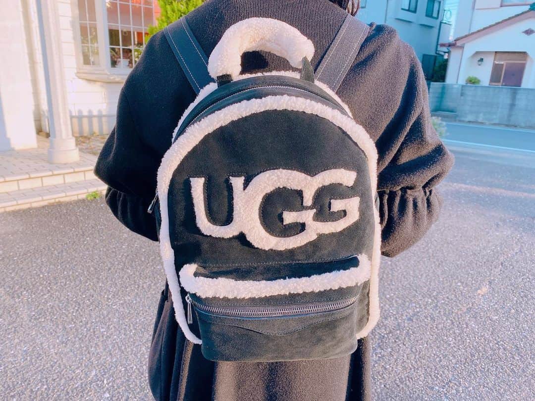根岸愛のインスタグラム：「UGGのリュック🎒 可愛すぎて買ってしまった 稽古もあるしちょうど良い🥳 小さいバッグも欲しくなる👜 #ugg #backpack #fashion #bag #リュック」