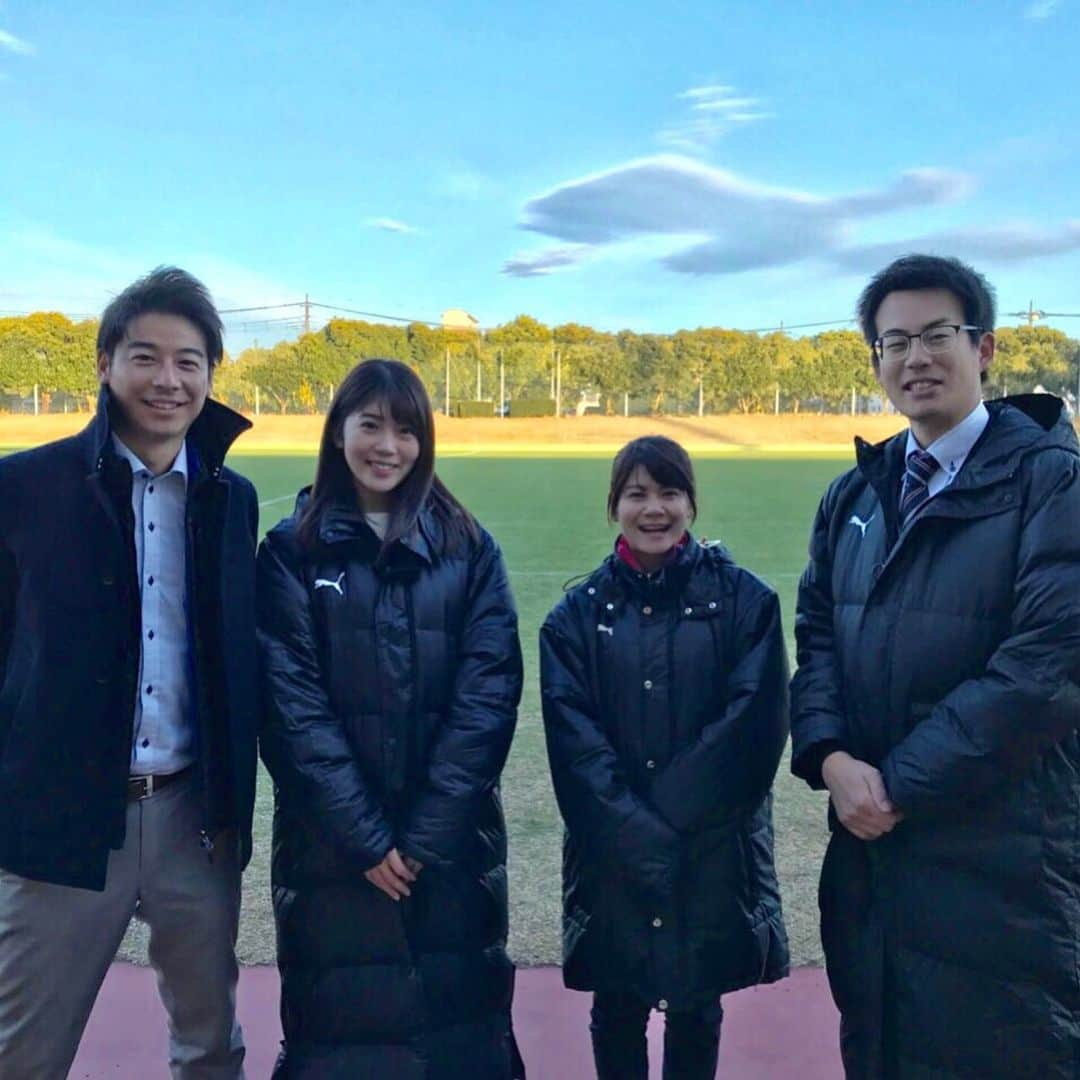 能登瑶子のインスタグラム：「昨日は高校サッカー群馬県大会⚽️💨 準決勝を初めて生中継しました！(^^) . 私にとっては初めてのサッカー取材で緊張と不安ばかりでしたが、小松さんをはじめ、北爪くんや飯野ちゃんのおかげで当日を迎えることができました(＞＜;) ありがとうございます！✨ 2試合とも勝ちたいという気持ちがぶつかり合ういい試合でした( ^ω^ ) 来週24日（日）はいよいよ決勝戦！ 群馬県の代表が決まります‼︎ 決勝もこのメンバーで生中継でお伝えします( ^ω^ ) ぜひご覧下さい(o^^o) . ちなみに終わったあとはザスパのホーム戦、観てきました！ シュートはたくさんしていましたが… 惜しい、悔しい( ´Д`) 残り3試合はぜひ全勝で⚽️✨ . サッカー漬けの一日でした(*´ω｀*) . #高校サッカー#選手権#準決勝#中継#臨場感#もっと#伝えたい#決勝#見てね#ザスパクサツ群馬#次こそ#勝利を#サッカー#奥深い#群馬テレビ#群テレ」