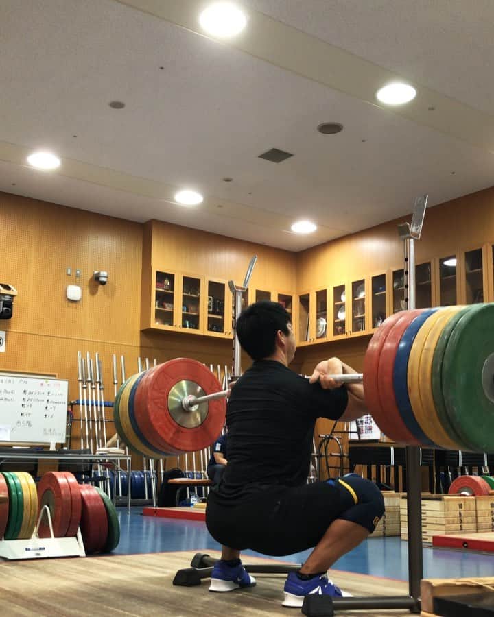 山本俊樹のインスタグラム：「- front squat 260 KG  #ウエイトリフティングやろうぜ #weightlifting #snatch #cleanandjerk #squat #deadlift  #耐えて勝つ #率先垂範 #山本俊樹 #LEGACYLIFTER #nano9」
