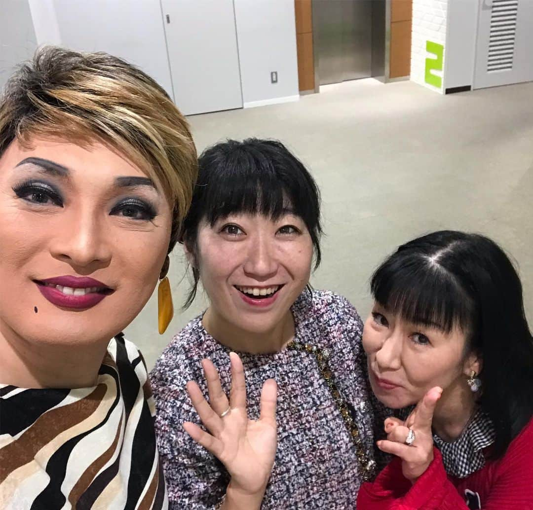 大宮エリーさんのインスタグラム写真 - (大宮エリーInstagram)「ナジャさんの腕は 黄金の自撮り棒byりんご姐さん」11月18日 17時01分 - ellie_omiya