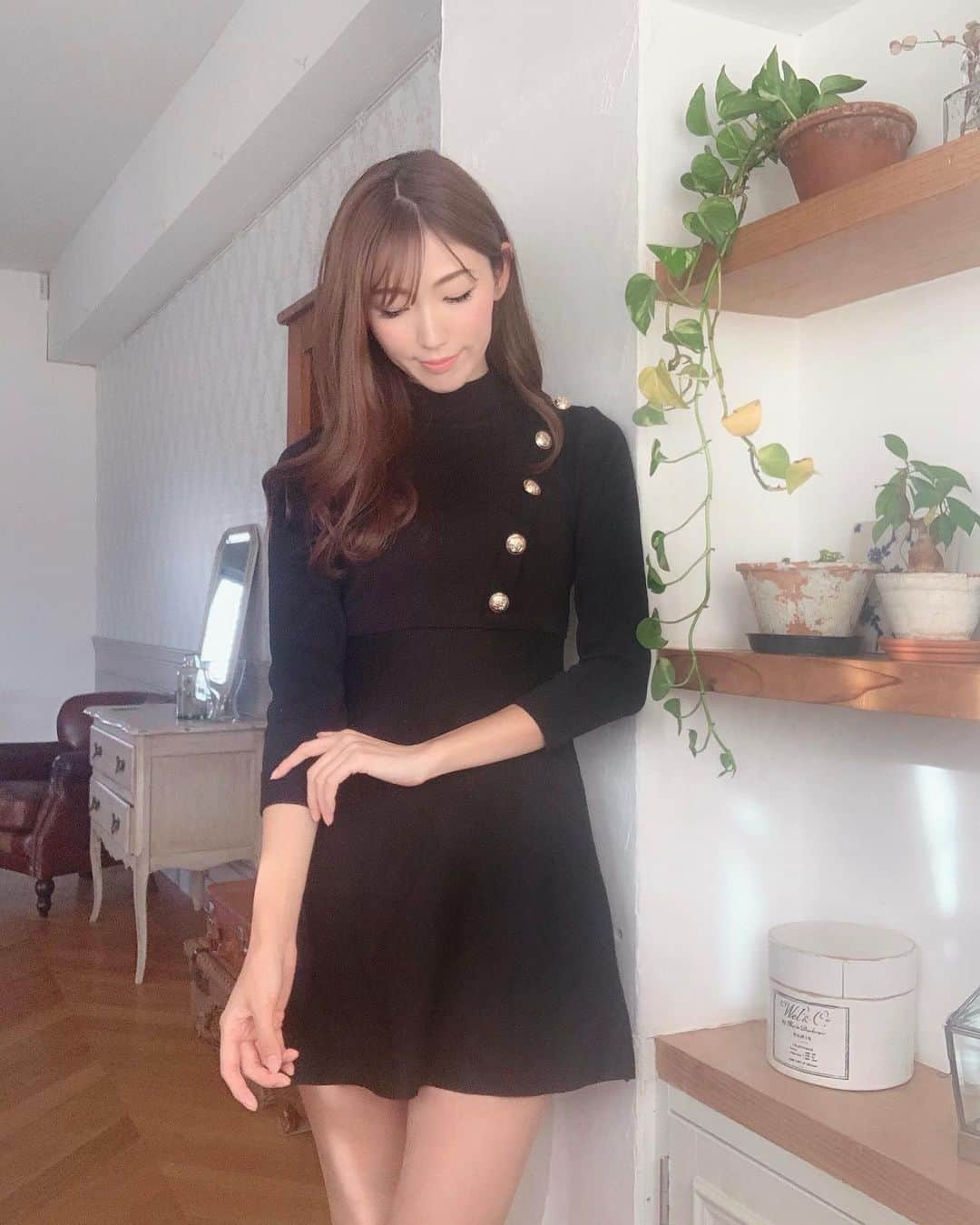 のインスタグラム：「今日は1日撮影💓 ハウススタジオは自然光が気持ちいい🥺 あと少しで終わり🥳 . . ☑︎ワンピース @pinkswan.official」