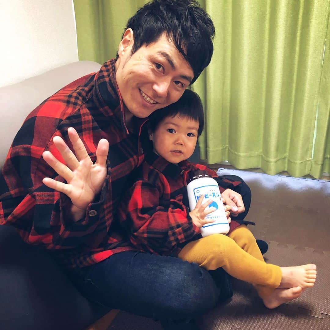 梅村賢太郎さんのインスタグラム写真 - (梅村賢太郎Instagram)「3枚あります スワイプを→👆 #どこいこ #やすとものどこいこ  #やすよともこ さん #やすとも さん #本当にありがとうございました #空 #娘 #カミングアウト #重大発表 #スタッフさんも知らなくて #僕と一緒にびっくりしてくれました #おかげさまで #とても楽しくお買い物できました #ただただ楽しいお仕事 #すごい #お買い物しておしゃべりしてたら #一瞬で終わりました #ただただ楽しい #最初の発表はほんまに腰抜かしました #TVer でご覧頂けます #よろしくお願いします #ラフ次元 #梅村 #小梅 #おそろいコーデ #ピーピースルー」11月18日 8時24分 - rahujigenume