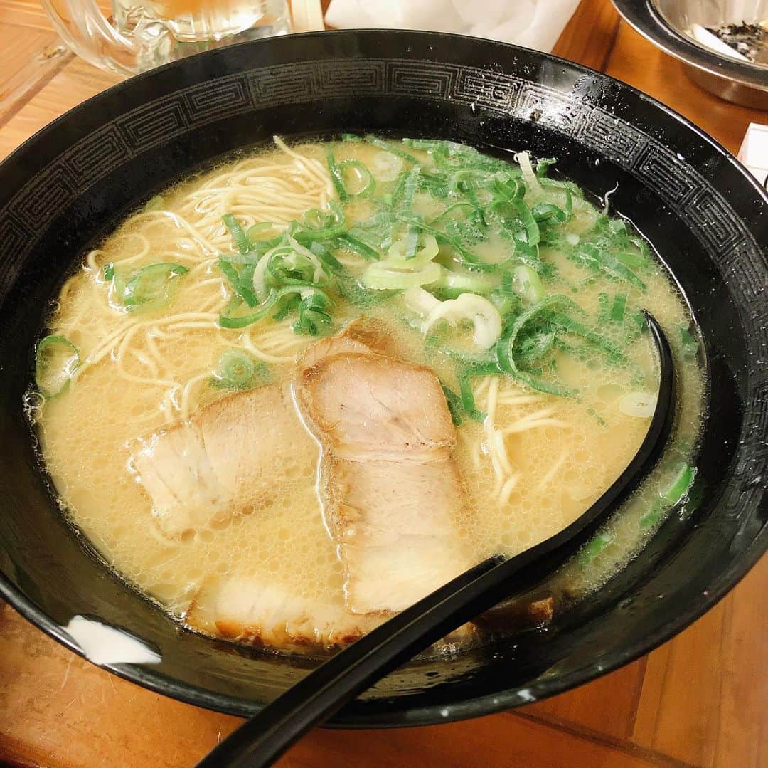 永島知洋さんのインスタグラム写真 - (永島知洋Instagram)「福岡で食べまくったラーメン達。 めちゃ食べたな。 私がもはや麺で作られております。 どれもうまいのです。 #永島知洋 #福岡 #ラーメン #おかもと #まんかい」11月18日 9時22分 - tomohiro.nagashima