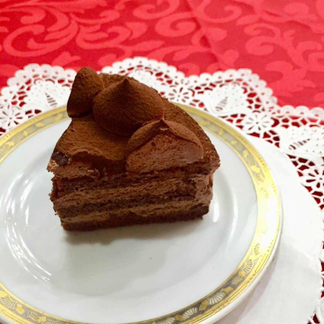 poroco（ポロコ）さんのインスタグラム写真 - (poroco（ポロコ）Instagram)「街はもうクリスマス一色ですね。クリスマス🎄といえば、欠かせないのが美味しいケーキ🎂❗️ もうどこのケーキを買うかチェックしてますか❓ 今回、セイコーマートさんのクリスマスケーキ試食会に参加させていただいたので、ケーキのご紹介とともに試食会の様子をお伝えします😊 porocoのWEBでnews&reportをチェックしてください♪  #poroco #ポロコ #クリスマスケーキ #セイコーマート #セコマ #札幌スイーツ」11月18日 9時45分 - poroco_magazine