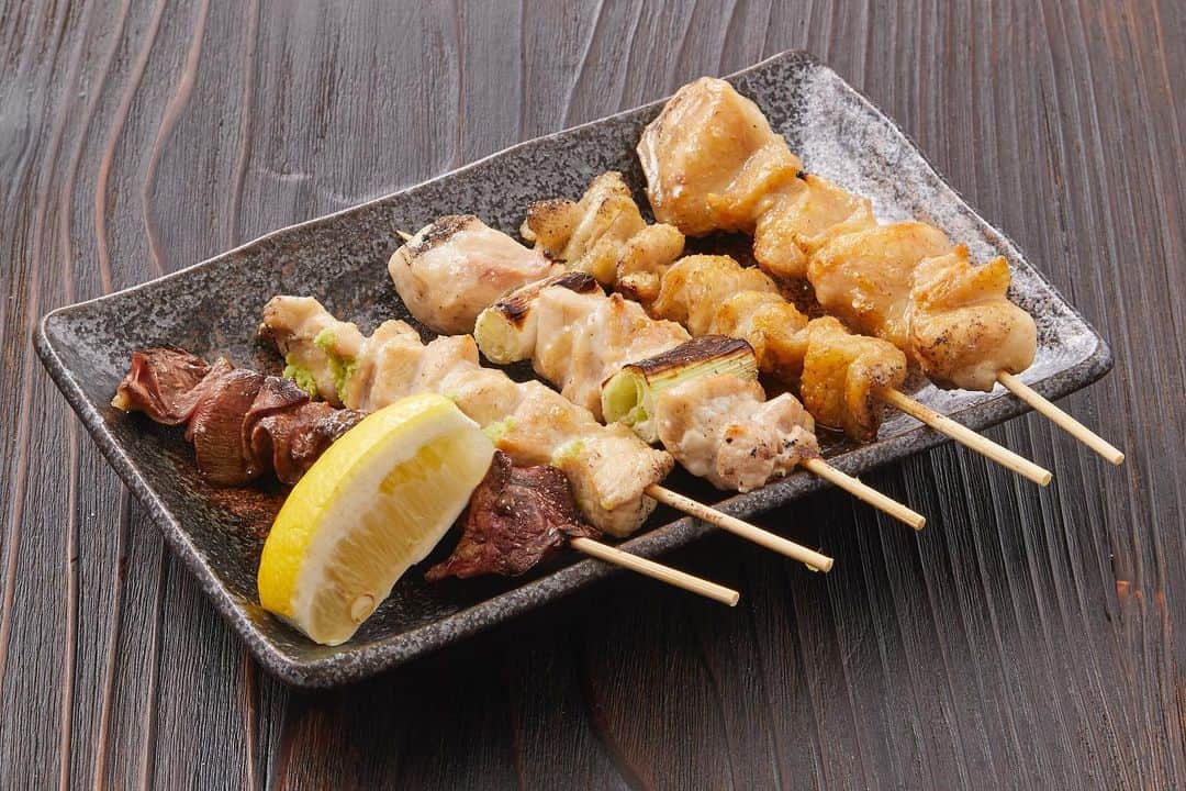 居酒屋やぐらのインスタグラム：「. 『居酒屋やぐら』 ～八幡山駅から徒歩3分～ URLはこちら⇒（@yagura__official） ------------------------------------------------ 絶品「焼き鳥」✨ . 何を食べても美味しいのですが、少しの量で満腹になれるので是非今宵の一軒目に『居酒屋やぐら』はいかがですか？ ------------------------------------------------ #東京 #八幡山 #居酒屋やぐら #居酒屋 #創作 #宴会 #歓送迎会 #女子会 #酒場 #串焼き #地酒 #酒 #落ち着く空間#food #foodstagram #飲食店 #デート #おいしい #杉並区#刺身 #ビール #美味しい #深夜営業 #焼酎 #お刺身 #お酒#instafood #japan #餃子 #tokyo」