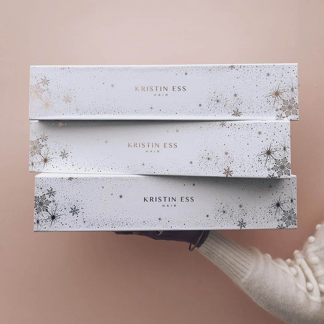 Kristin Essのインスタグラム：「Not sure if y’all noticed yet (they just came out today) but I got to create some special edition boxes for this holiday season ✨❄️✨. If you’re going to be gifting someone styling tools this year look for these cuties on the shelves at @target. I mean, if your wrapping skills are less than iconic it’s fine because all you need is a bow 🎀🤷‍♀️😂」