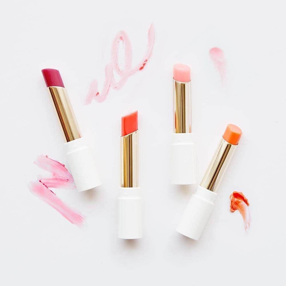 アイオペのインスタグラム：「💄 ・ ・ 本日まで限定で 新作リップが20%OFF❤ やさしい上品な色付きが うるおいながら長時間長持ち✨ 誰にでも似合う 使いやすいカラーが揃っているので プレゼントにも◎  お得にゲットできるのは本日まで👍 チェックしてくださいね😉  #iope#アイオペ #リップ#口紅 #ティント#リップクリーム #リップバーム #リップティント #秋リップ#秋メイク #オススメ#愛用品 #冬リップ #うるおい#ムルムルバター #ディープケアティントリップバーム」