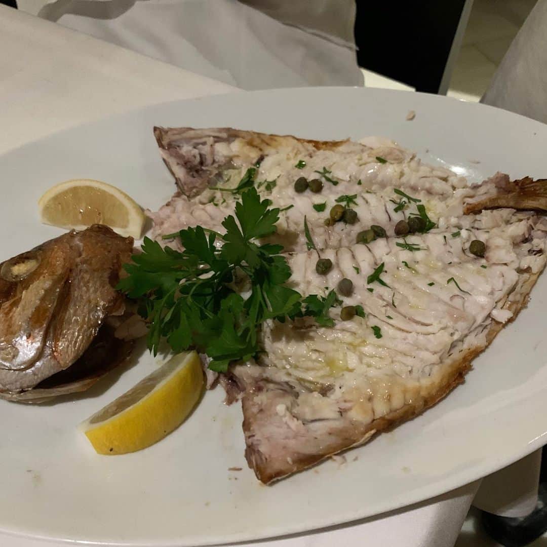 大塚良子さんのインスタグラム写真 - (大塚良子Instagram)「昨夜は魚介類を存分に味わえる @estiatoriomilos へ ここは鮮魚コーナーで選んだ食材を好みの調理法で出してくれるギリシャ料理の人気店。私はシェリー酒に浸けて食べる真っ赤な海老が大好きで昨夜は残念ながら無かったんだだけど、どの料理もやっぱり最高でした。 #nyc #life #nyc_restaurant_ryoko  #estiatoriomilos #newyork #manhattan #restaurant #seafood」11月18日 10時26分 - ryokokonami