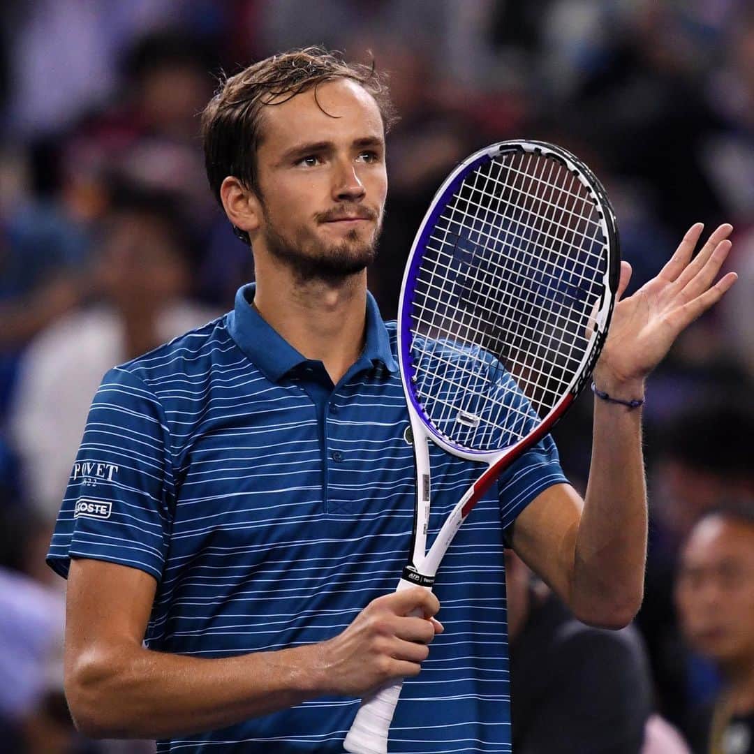 ダニール・メドベージェフのインスタグラム：「What an amazing year it was💥 2019 gave me so many ups and downs, like The American swing I would have never even dreamt of and a poor end of the season, but  See you soon 2020, will work harder 💪🏻🎾 // Я провёл свой лучший сезон в этом году💥 Конечно же 2019 не был идеальным. Он подарил мне как невероятные результаты на протяжении всей американской серии турниров, так и совсем неидеальное выступление в конце года. До встречи в 2020, буду больше работать 💪🏻🎾」