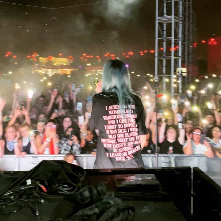 のインスタグラム：「About last night in LA. Thank you for letting me throw shows in weird locations. Thank u for accepting the live elements I’ve incorporated. Thank u for letting me push myself as an artist. Thank u for the open mindedness.」