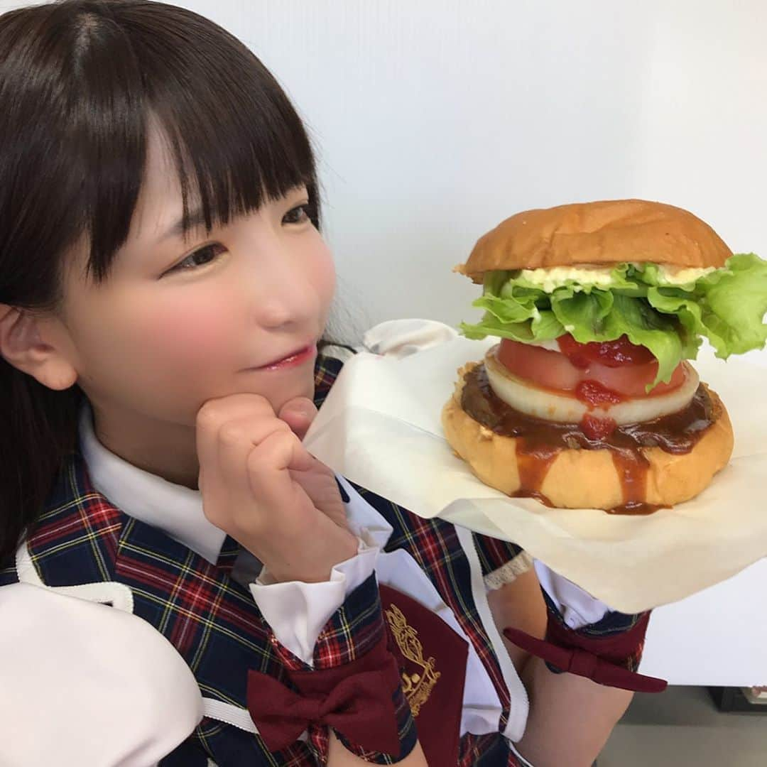 もえのあずきさんのインスタグラム写真 - (もえのあずきInstagram)「九重夢大吊橋バーガー大食い大会🍔ありがとうございました💖 ことしも美味しかった🤤💓 紅葉すばらしい🍁 #九重夢大吊橋 #夢大吊橋#yumeooturihashi #夢バーガー#ハンバーガー#大食い大会 #大食い#紅葉#紅葉狩り #hamburger#burger#japanesefood #japanese_food #japanesegirl #japaneseidol」11月18日 10時56分 - moeazukitty