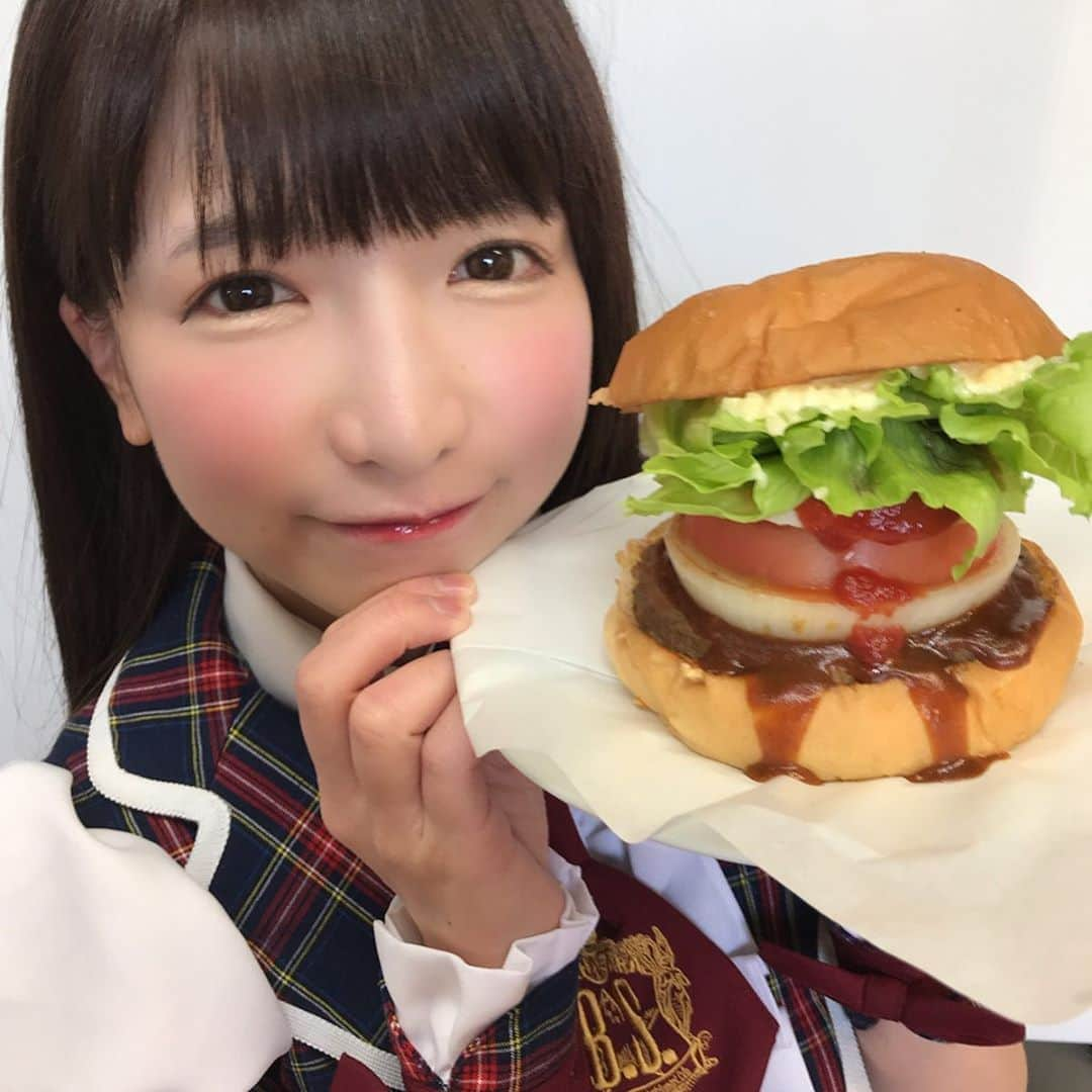 もえのあずきさんのインスタグラム写真 - (もえのあずきInstagram)「九重夢大吊橋バーガー大食い大会🍔ありがとうございました💖 ことしも美味しかった🤤💓 紅葉すばらしい🍁 #九重夢大吊橋 #夢大吊橋#yumeooturihashi #夢バーガー#ハンバーガー#大食い大会 #大食い#紅葉#紅葉狩り #hamburger#burger#japanesefood #japanese_food #japanesegirl #japaneseidol」11月18日 10時56分 - moeazukitty