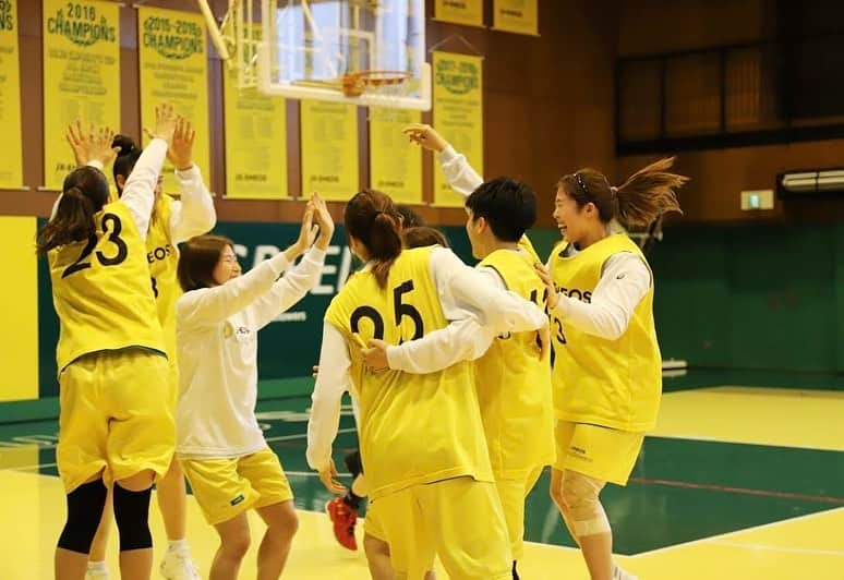 山田愛さんのインスタグラム写真 - (山田愛Instagram)「JOY🌈🌟🧡basketball🏀 みんなげんきかな？？ ・ #basketball #smile #team #ダンチア戦 😂」11月18日 11時06分 - aiyamada_