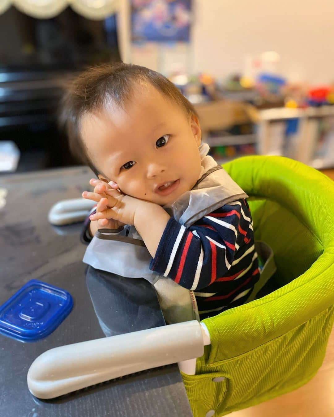 村主章枝さんのインスタグラム写真 - (村主章枝Instagram)「御馳走さまのポーズ。 His is making pose to say ”thank you for delicious food” #ごちそうさまでした  #nephew」11月18日 11時11分 - fumie.suguri