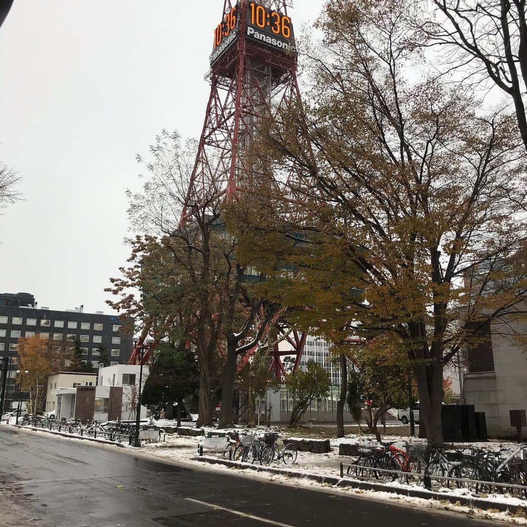 石川修司のインスタグラム：「札幌みやげをゲットしたので帯広に行きます！ #ドラクエウォーク  #さっぽろテレビ塔」
