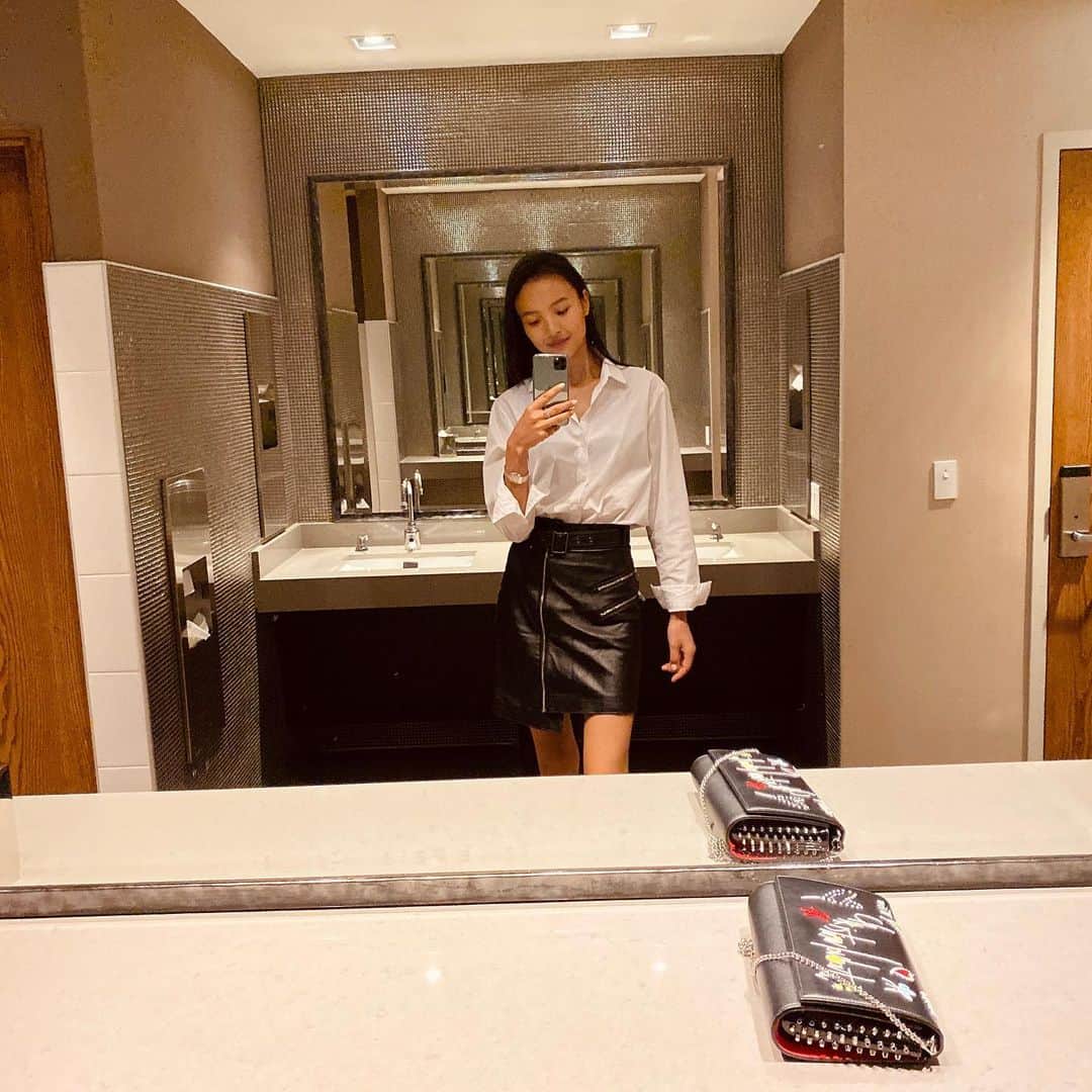 ルピン・ワンのインスタグラム：「男朋友衬衣还可以😼」
