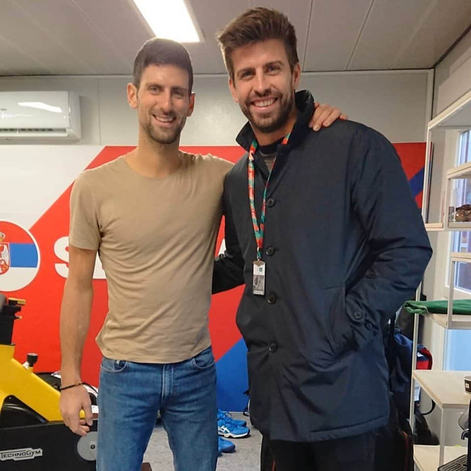 ノバク・ジョコビッチさんのインスタグラム写真 - (ノバク・ジョコビッチInstagram)「@teniski @daviscupfinals @3gerardpique 👍🏼🎾⚽️ #daviscupmadridfinals  Pleasure seeing my friend Gerard. He is one of the visionaries behind new format of Davis Cup. Hope that we all can have a fun and successful week in Madrid 🙌🏼」11月18日 17時17分 - djokernole