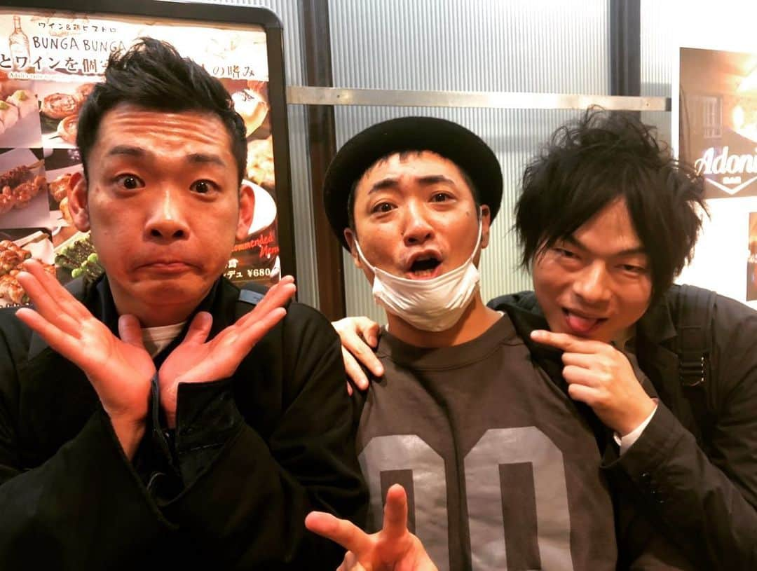 川口徹道さんのインスタグラム写真 - (川口徹道Instagram)「打ち上げ🙌  #同世代　の　#芸人仲間 が集まるなんて久々なんで朝まで行っちゃった🍻  皆んな老けた太った　笑  #椿鬼奴　#グランジ大 #チーモンチョーチュウ白井　#LLR福田  #イシバシハザマハザマ #ライス田所　#シンガリ西島　#マジカルラブリー村上」11月18日 11時57分 - tetsumichi0609