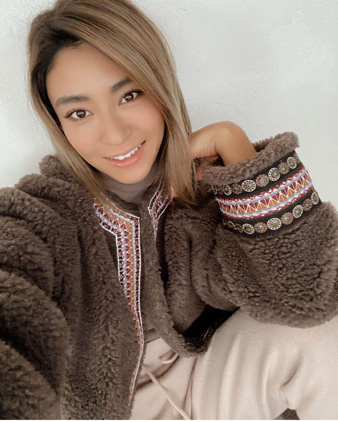 山中美智子さんのインスタグラム写真 - (山中美智子Instagram)「今日からiPhone 11pro 画質です👏🏽✨ 広角機能が素晴らしい🌵✌🏾 明るく撮れて 前のカメラよりお肌もキレイにみえるし盛れる気が🤩  非常にたすかりまーす✌🏾🤣 #alexiastam #alexiaoutfit」11月18日 12時18分 - alexiastam1988