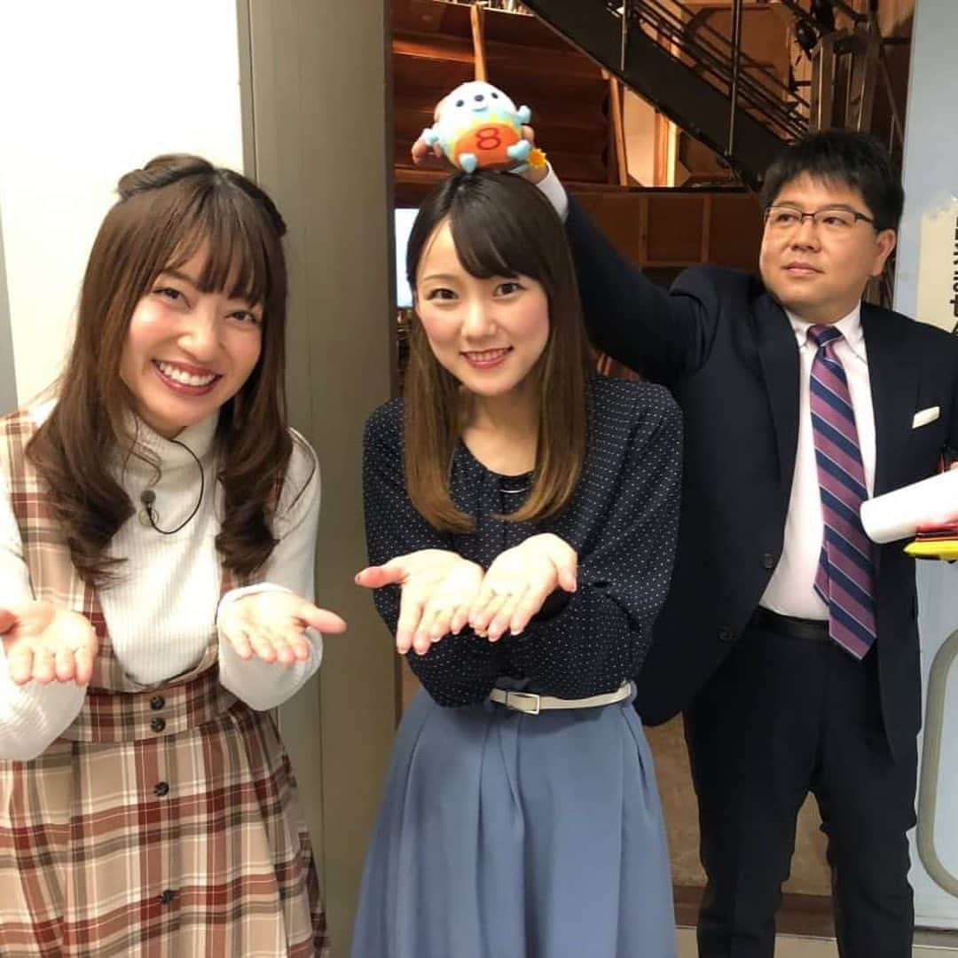 KBCテレビ「アサデス。」さんのインスタグラム写真 - (KBCテレビ「アサデス。」Instagram)「原直子です😇 おはようございます🌷  今日の深オイでお伝えした「全日本美味暮(おしくら)まんじゅう選手権」！ 子どもの頃やっていた遊びのイメージが覆る、もはやスポーツでしたね😆💨 優勝した”新大学院Bチーム”は、メンバーのお一人が当日急遽来れなくなるというハプニングに見舞われながら、ピンチヒッターを入れての対戦だったそうです✨ 取材をした幸栄くんによると、ポジショニングも大事だそうで、まさに戦略勝ち！ おめでとうございます👑  次に来るスポーツは、おしくらまんじゅうかもしれませんよ😇  空気が乾燥していますね～。 最近就寝中は乾燥を防ぐためにマスクをしています。 これがなんと頬の乾燥も防げているからか、最近お肌の調子が良い気がします！ 一石二鳥😆❤️ やってみてください😉  今夜6時55分からは「福岡好いとぉ」です。 今夜のゲストは指原莉乃さん♪他局のスタジオで収録している理由がやっと明らかに‼️ お楽しみに🍎  #アサデス。#kbc#福岡#fukuoka#おしくらまんじゅう#福岡好いとぉ#指原莉乃#羽鳥慎一#宮本啓丞」11月18日 12時16分 - asadesu_kbc