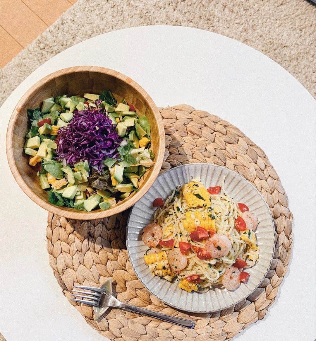 Lilmeのインスタグラム：「Today's #リルごはん👩🏼‍🍳🥕🌿﻿ 野菜不足だったので今回は野菜たっぷりランチ✌🏻✨詳しくは料理アカウントに載せてます！﻿ @yum.yum_lilgohan」