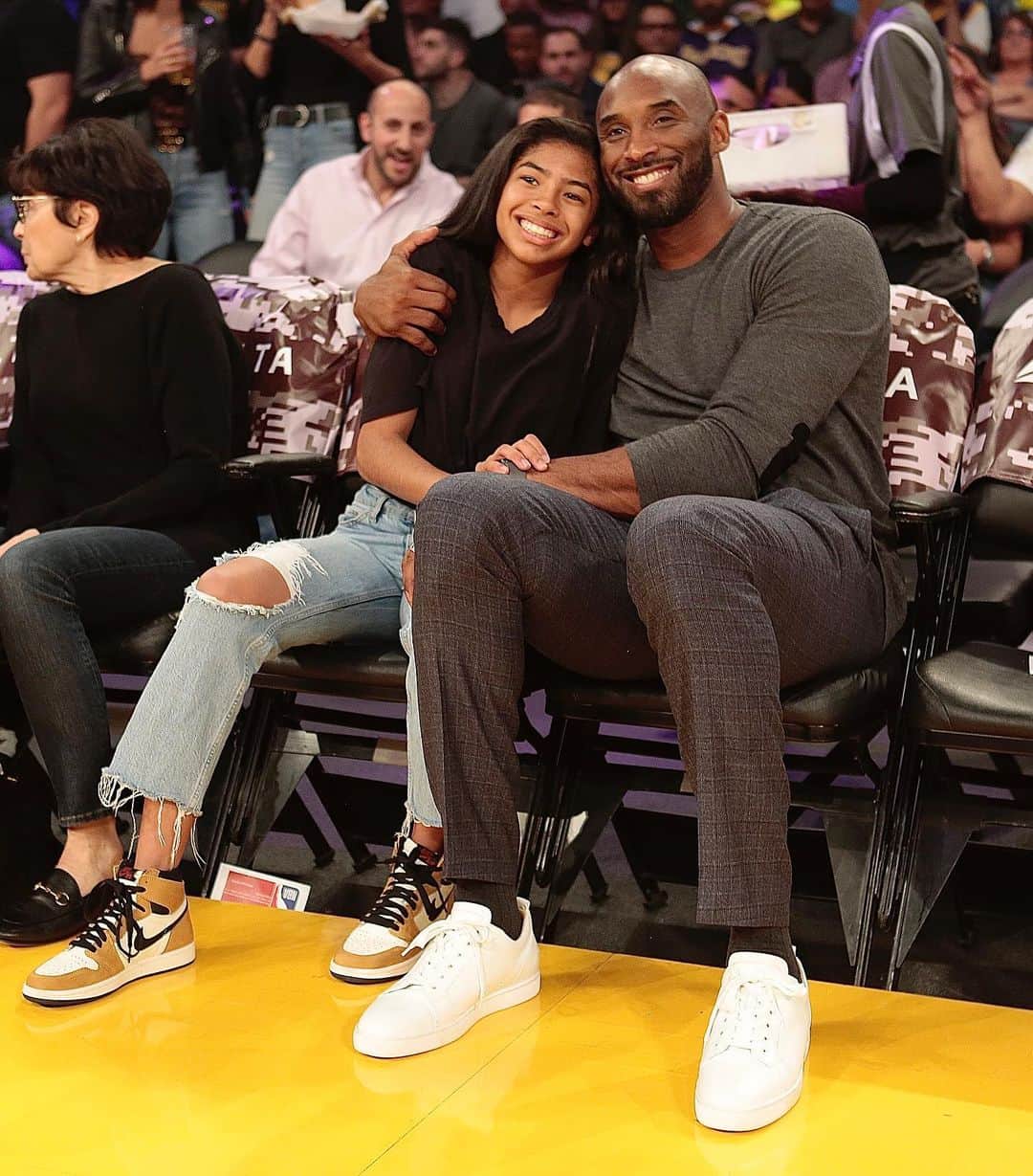 NBAさんのインスタグラム写真 - (NBAInstagram)「The stars are out in LA for @atlhawks/@lakers! #NBACelebRow」11月18日 12時27分 - nba