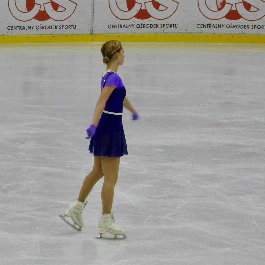 セラフィマ・サハノヴィッチさんのインスタグラム写真 - (セラフィマ・サハノヴィッチInstagram)「#WarsawCup2019 Free Skating 💙💜🤍⠀ ⠀ Beautiful performance, thank you Serafima 🥰⠀ ⠀ #SerafimaSakhanovich #СерафимаСаханович #TeamTurenko #TeamRussia」11月18日 12時24分 - serafima_cool