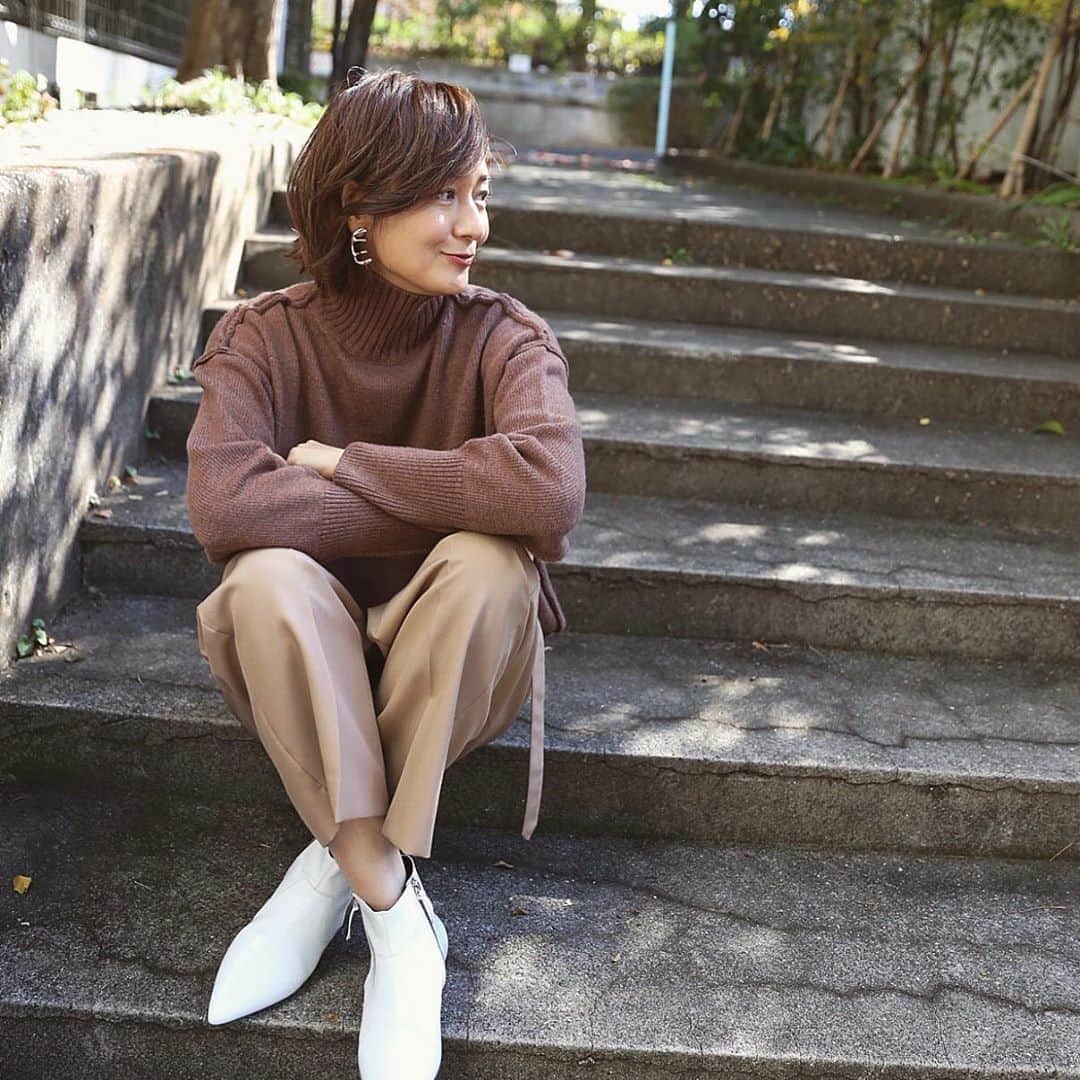 富岡佳子さんのインスタグラム写真 - (富岡佳子Instagram)「camel✖️silver #TAPLEY One tone  coordination♡」11月18日 12時30分 - yoshikotomioka
